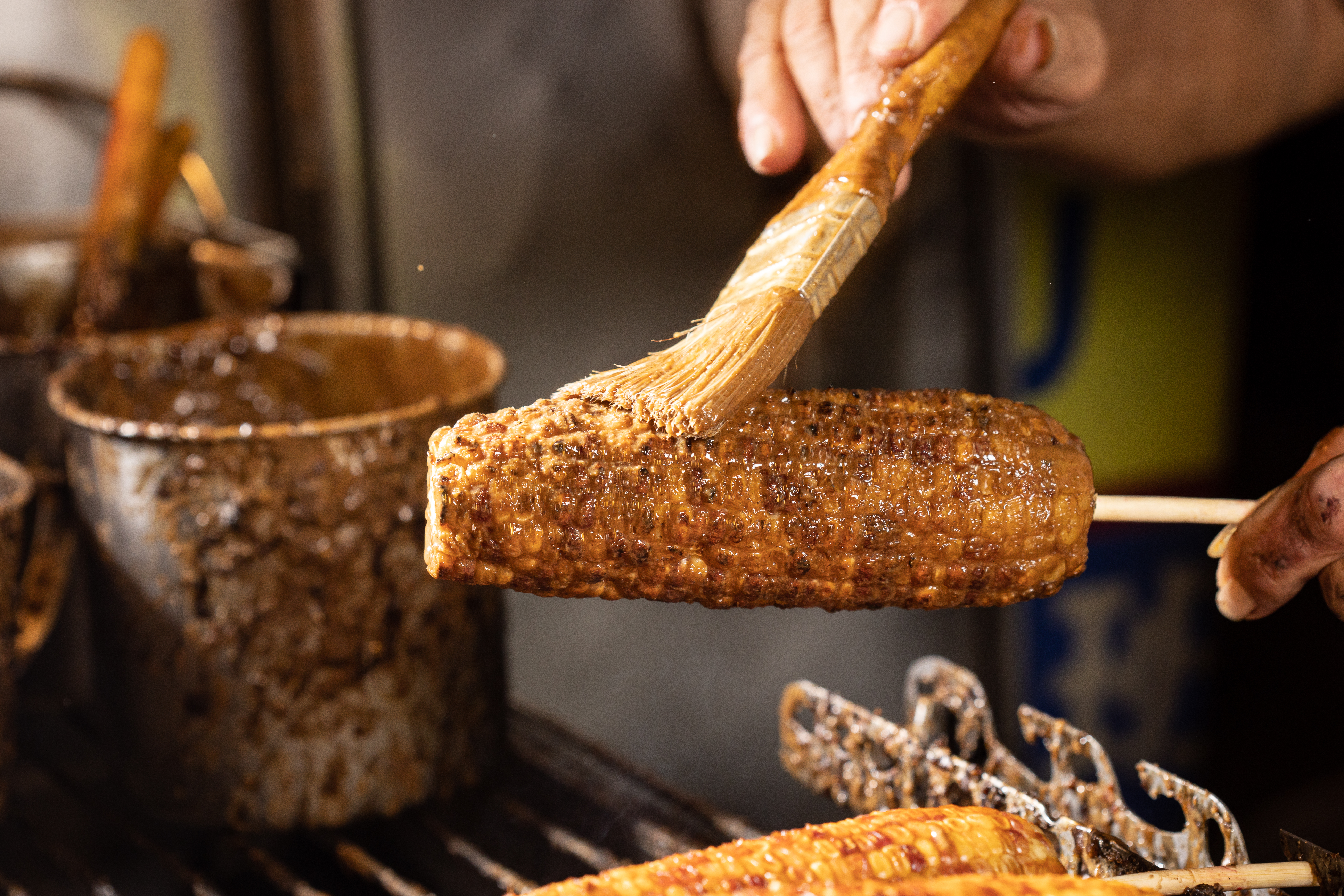 有外送員在網路論壇po文，估算烤玉米攤的成本，引起網友熱議。（示意圖，本刊資料照）