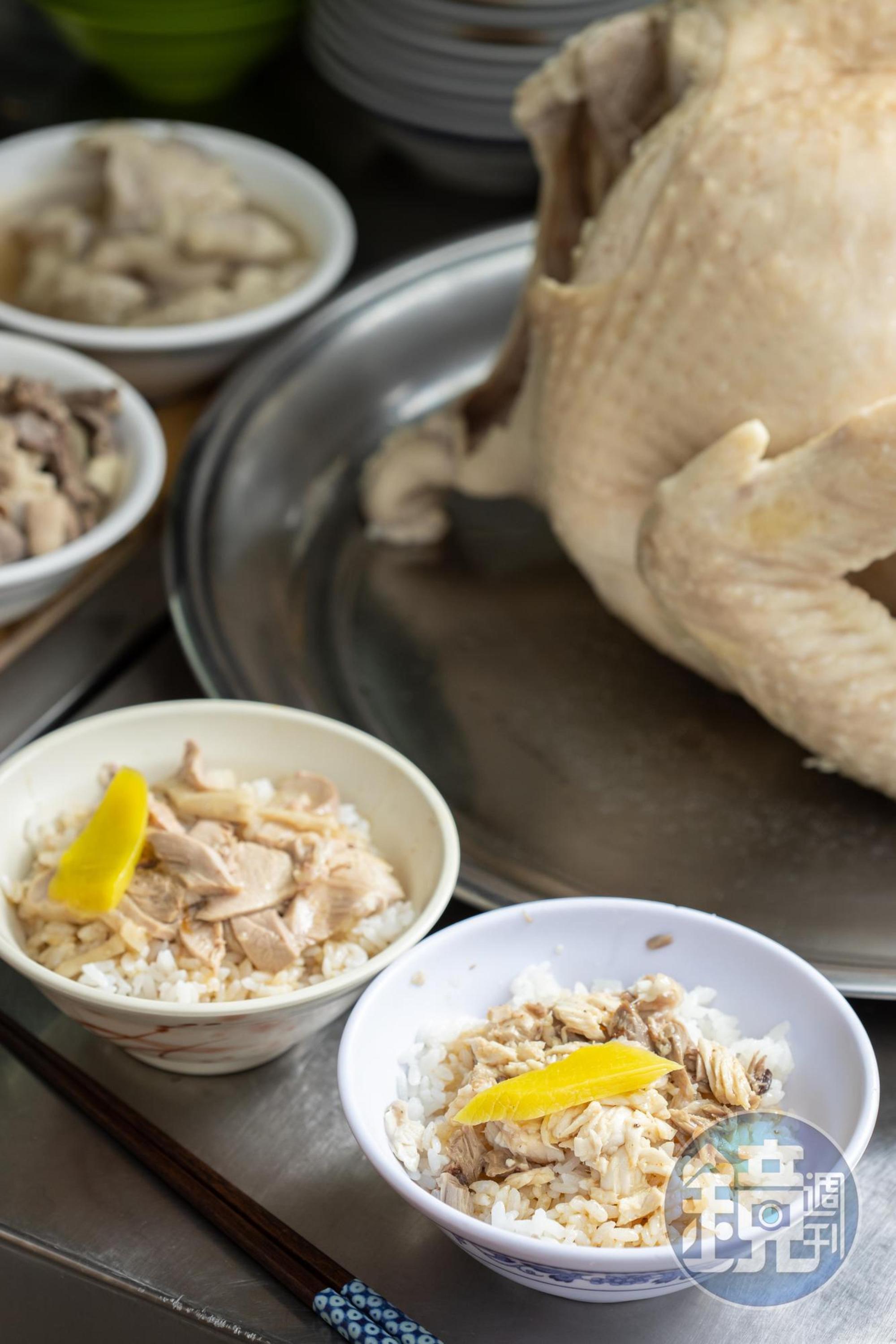 火雞肉飯也有細嫩的「肉片飯」可選。（左，45元／碗）