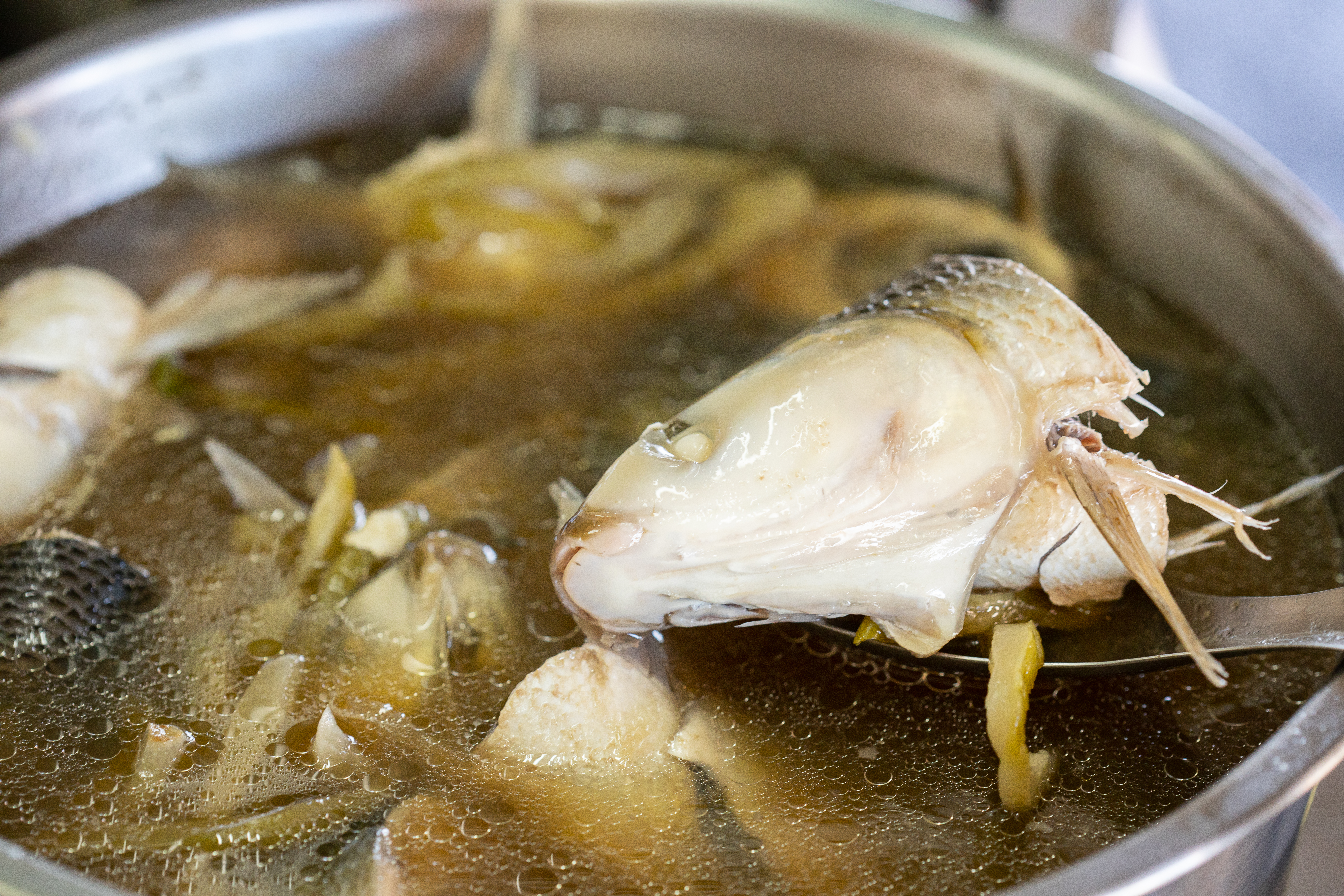 也可加點「滷虱目魚頭」。（30元／個）