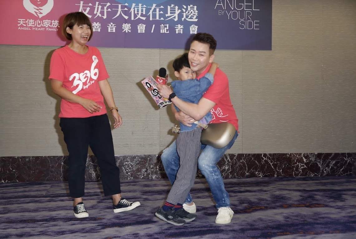 與小朋友互動熱絡，陶喆自豪是「孩子王」。
