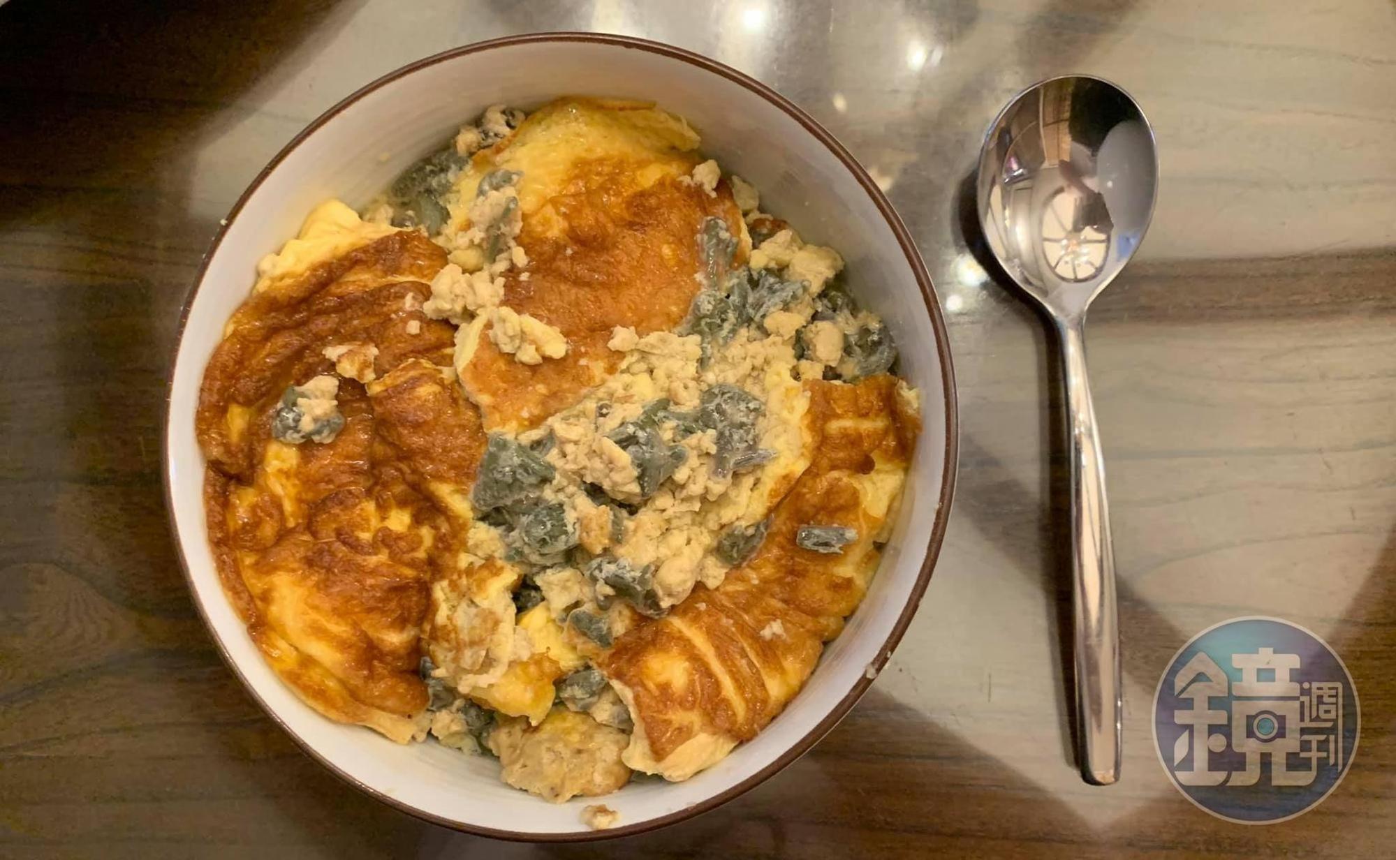 這道「蒓菜滑蛋飯」做法簡單，滑潤順口又很健康。