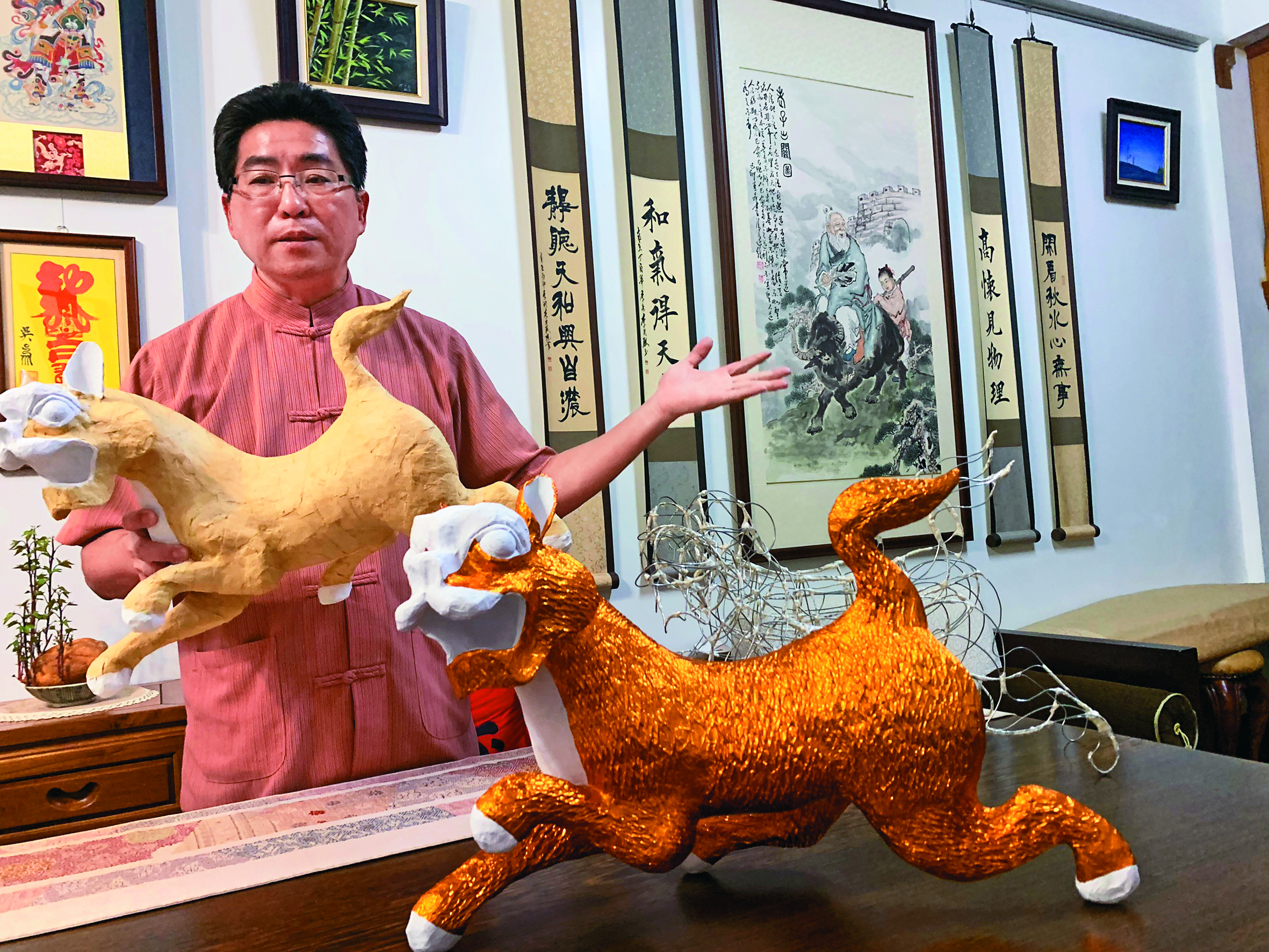 吳文進的紙糊作品堅實傳神，宛如藝術品。