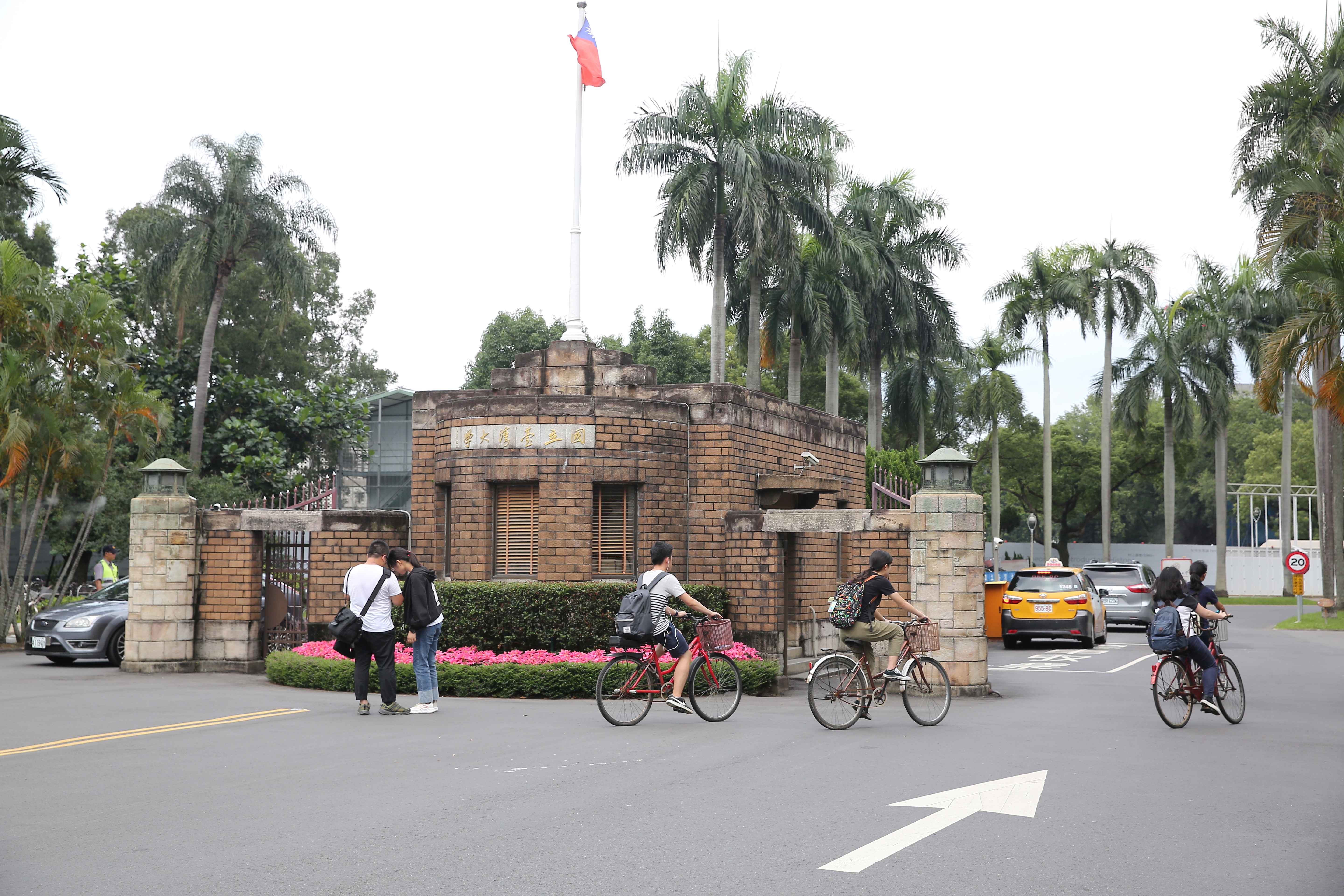 英泰晤士報世界大學排名出爐，台大今年首度擠進全球百大。