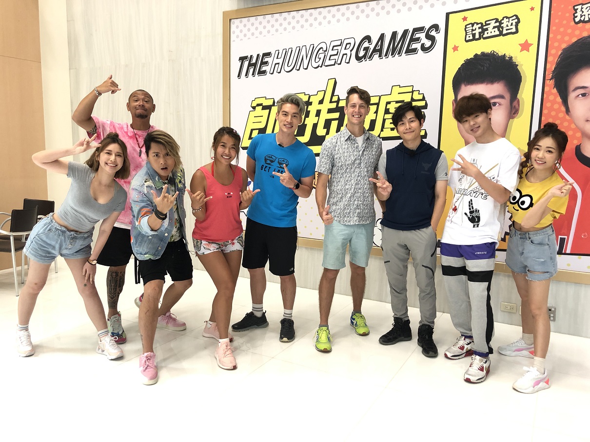 藝人小嫻和金剛七月時一起上《飢餓遊戲》，當時還看不出兩人愛火。（中視）