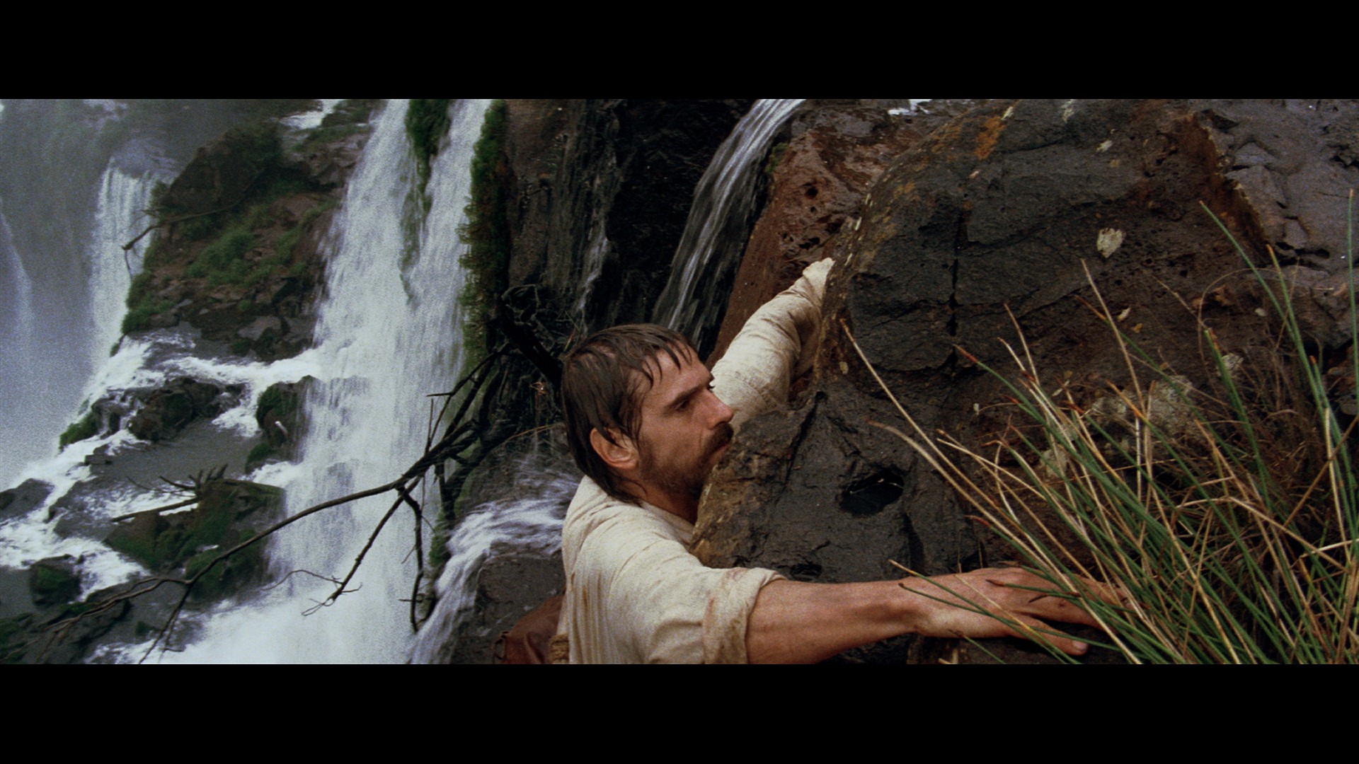 傑瑞米艾朗徒手攀爬伊瓜蘇瀑布的戲是親身上陣，驚險萬分。（甲上提供）