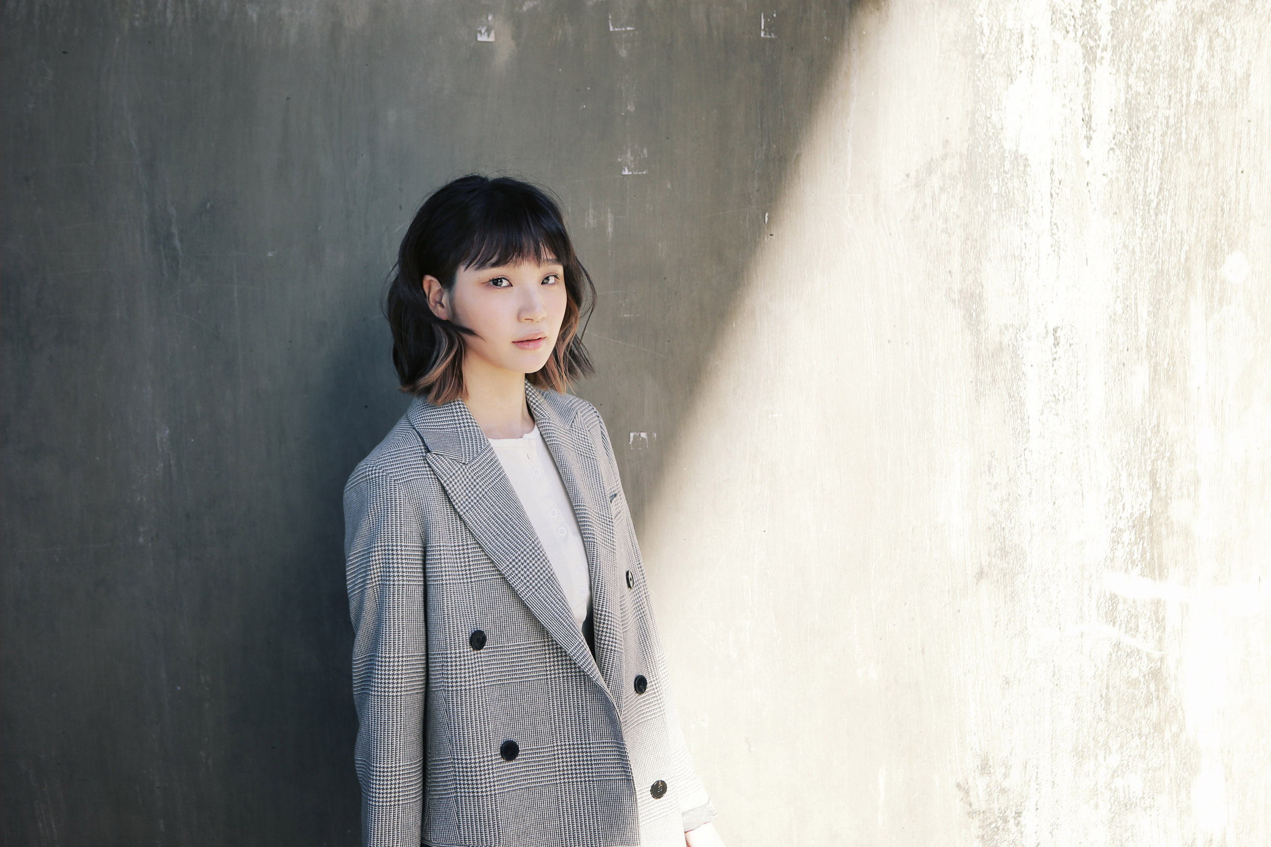 周興哲師妹鄭心慈推出最新創作單曲〈無名花〉。（星空飛騰提供）