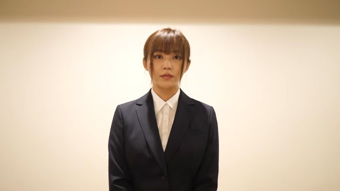 橋本甜歌為了隆乳、呼麻道歉。（翻攝てんちむ頻道）