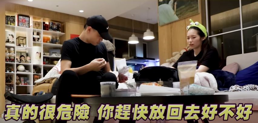 聖結石藉機整嘟嘟，讓嘟嘟很煩惱。（翻攝自聖結石YouTube）