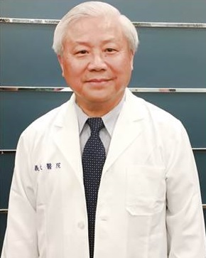 經義大大昌醫院男性醫學中心主任王起杰治療後,男童的「小弟弟」已經從0.5公分長大到2公分。(翻攝自義大醫療臉書)