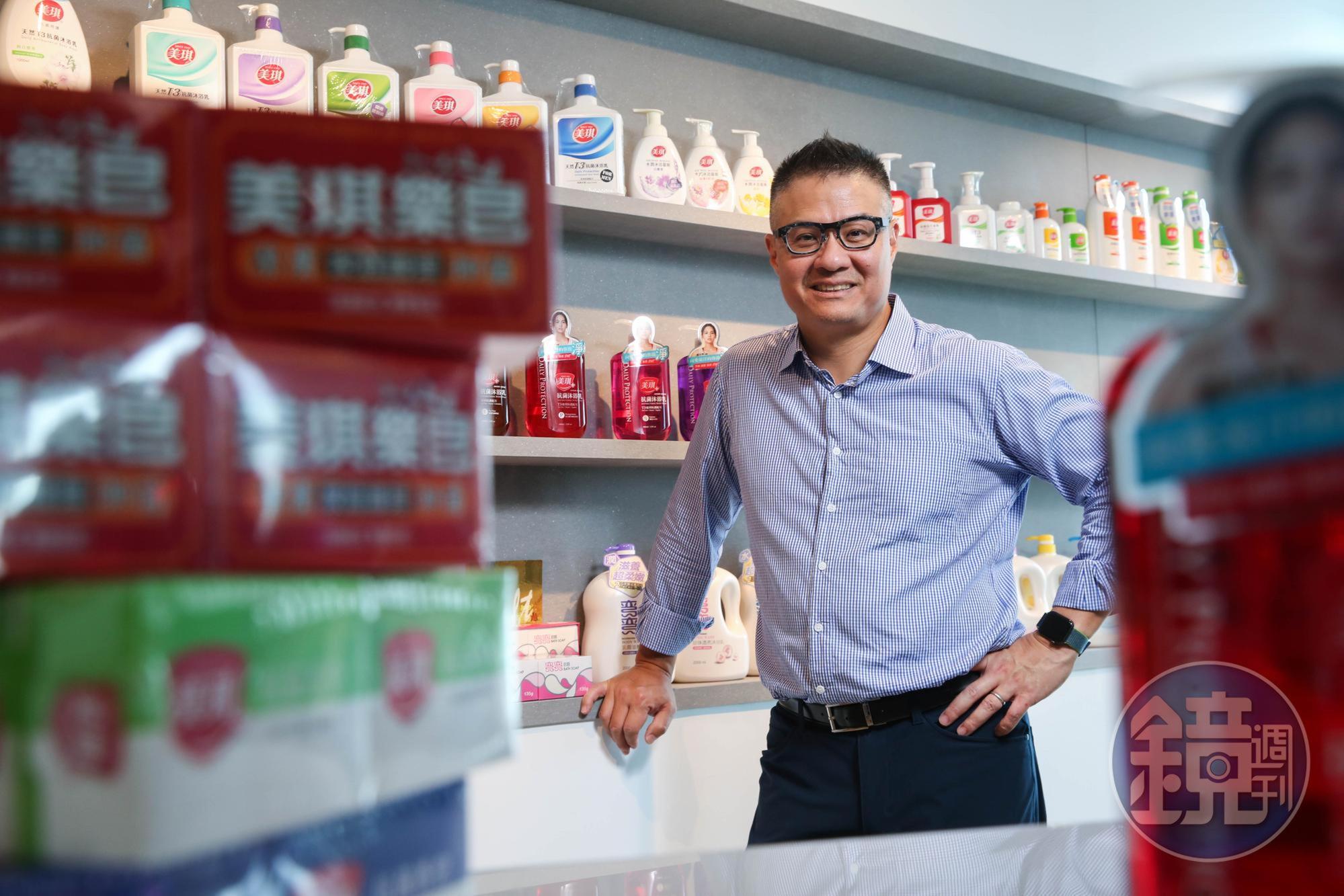 吳英偉是國內香皂龍頭美琪生技的第三代,11年前返家接班,為老品牌開拓年輕客群。