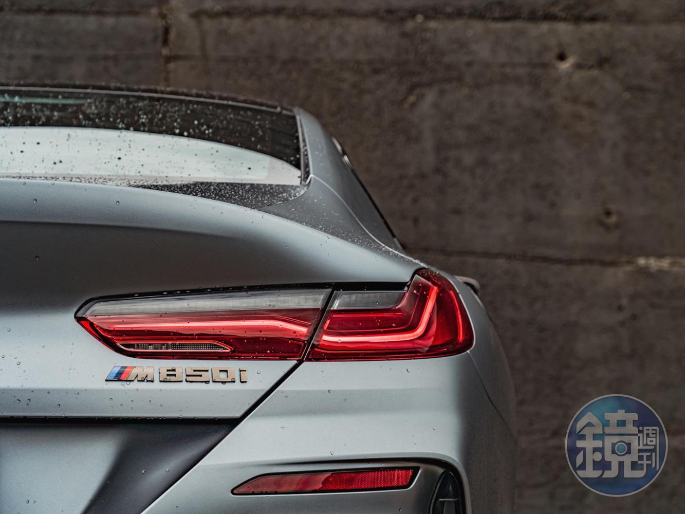 辨識度極高的車尾造型搭配極具流動感的3D立體LED尾燈。