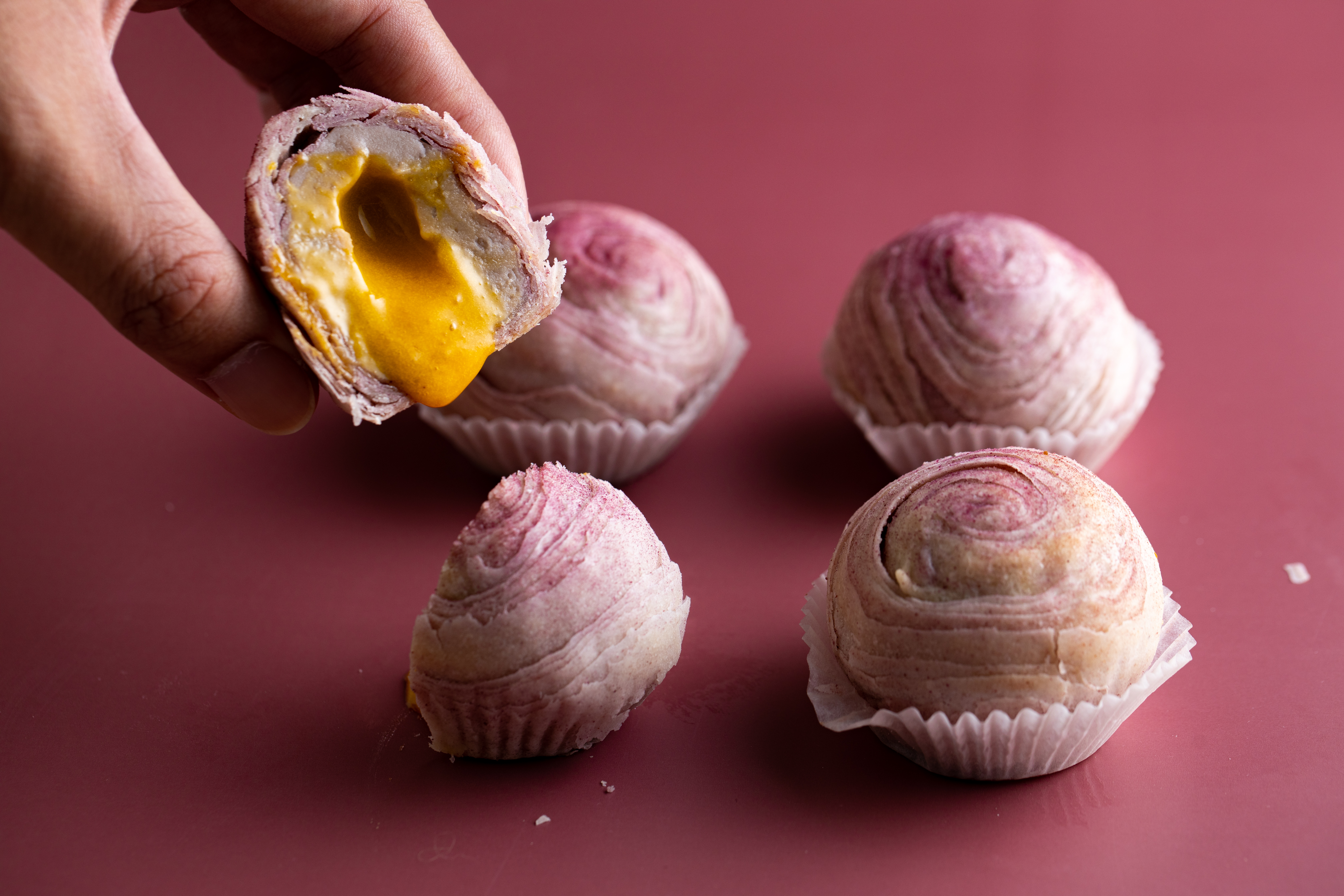 「法蘭司烘焙」今年中秋推出會爆餡的「流心芋頭酥」。