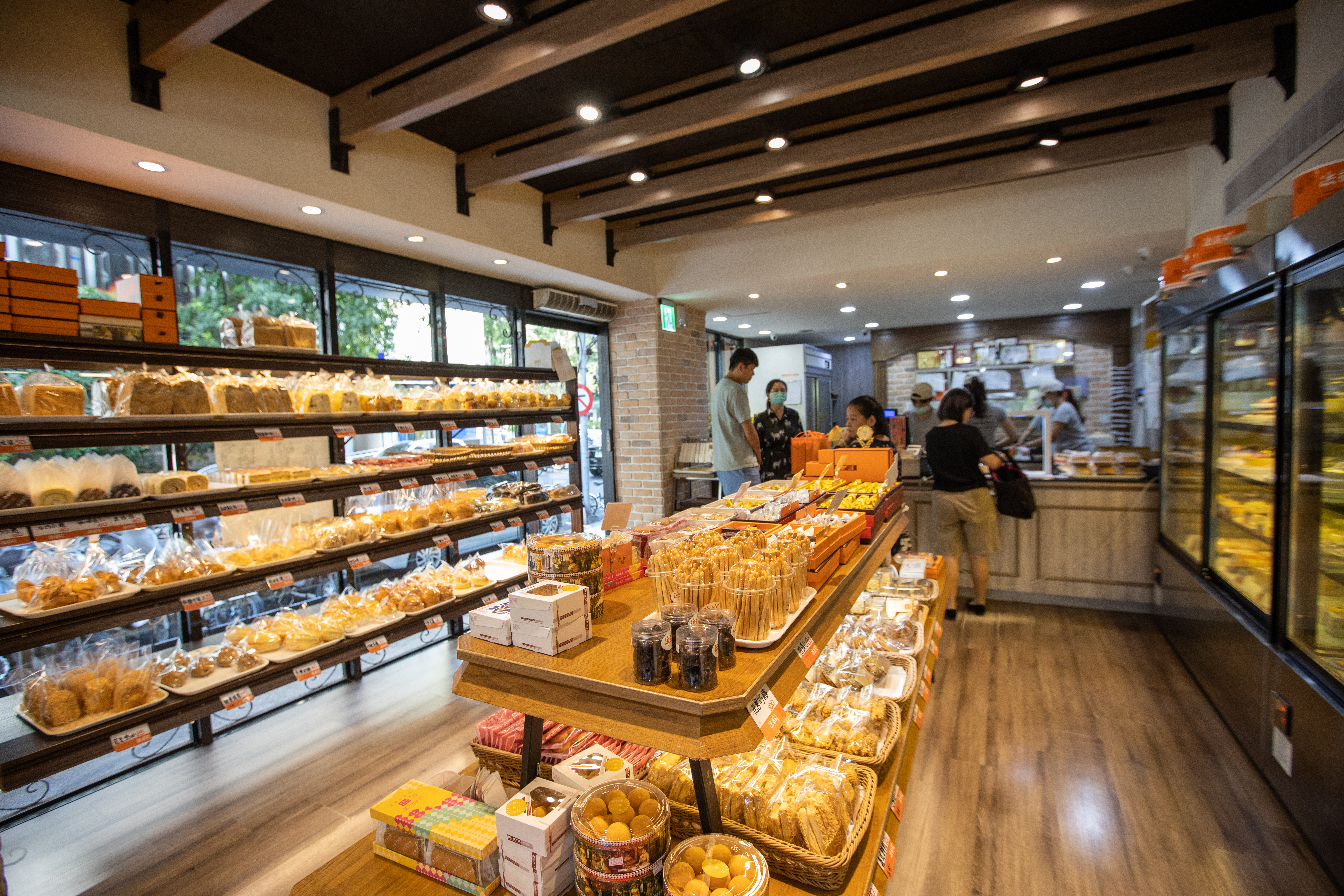 店內麵包、糕餅類選擇相當多，不少品項是烘焙競賽中的常勝軍。