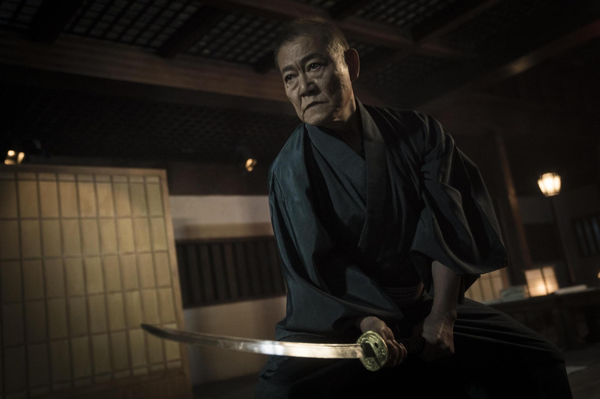 國村隼為了這場戲特別從日本帶來價值百萬元的昂貴和服,可見其對作品的重視及追求完美態度。(WarnerMedia提供)