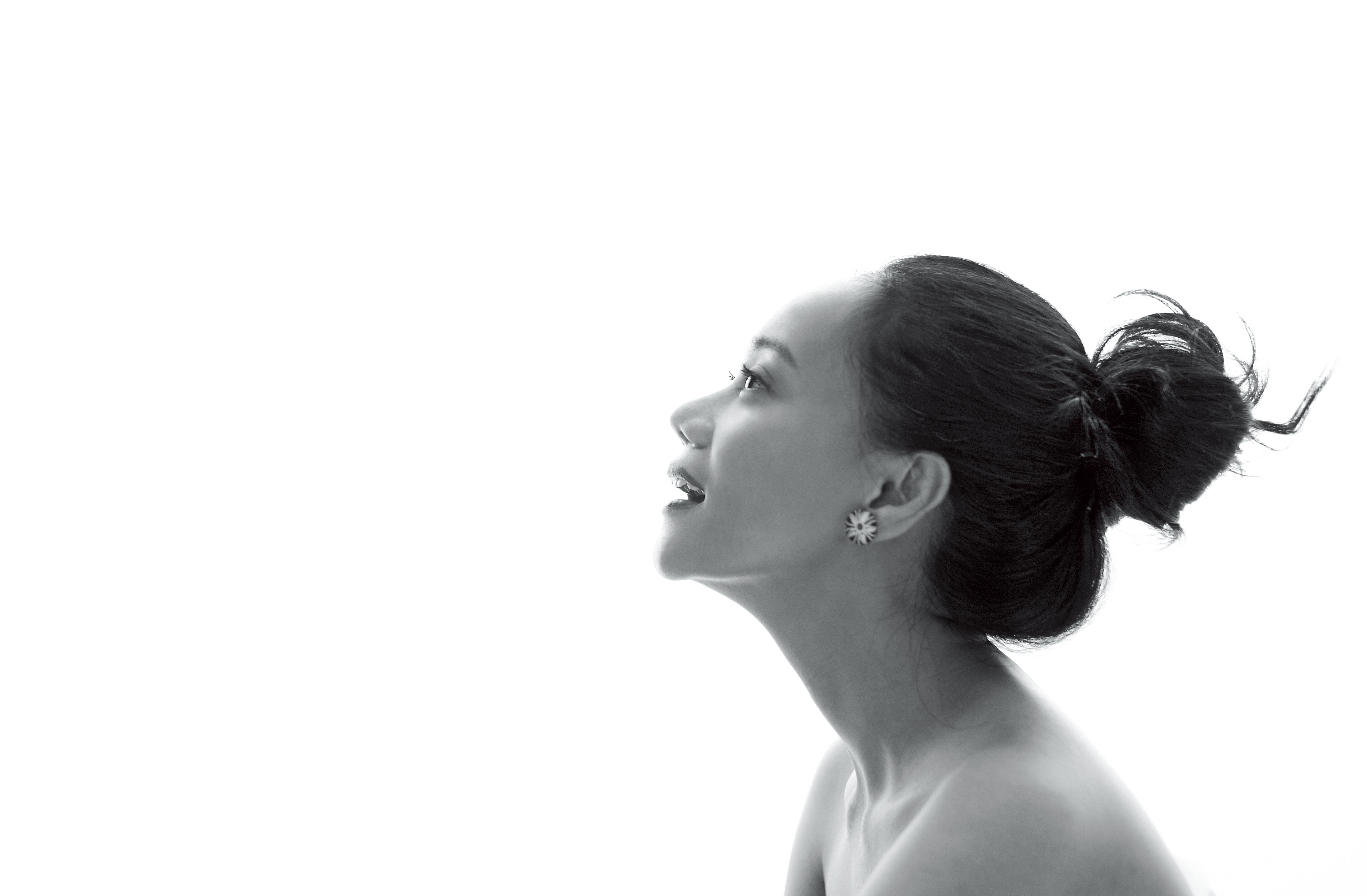 憑藉唱著排灣語的創作專輯， 入圍金曲獎八獎項， 阿爆成為本屆金曲獎最風光的藝人之一。