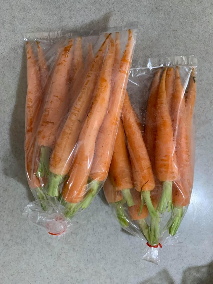 代表赤色的小紅蘿蔔2包。