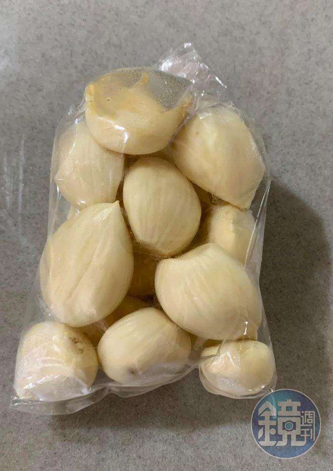 調味用的蒜頭。