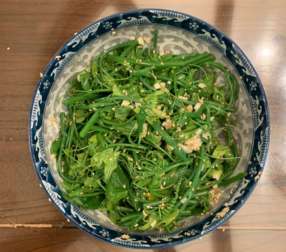 以同樣方式處理好的龍鬚菜。