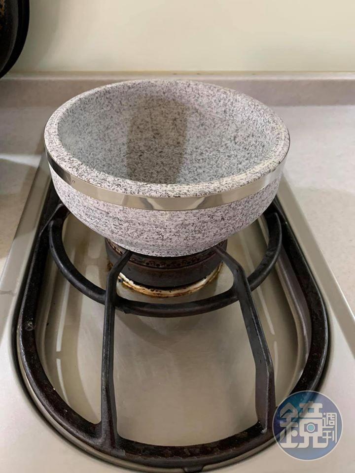 準備有鋼箍的石鍋不怕裂。