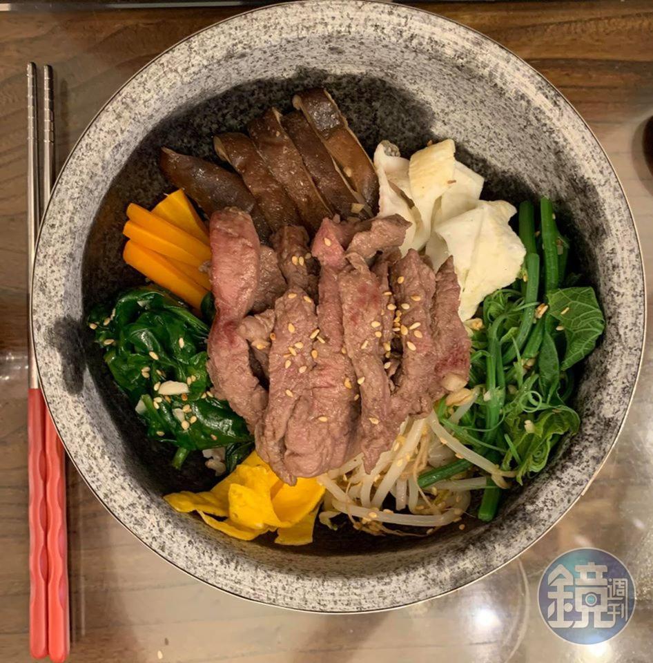 還沒淋上醬汁的樣子，挺美的。