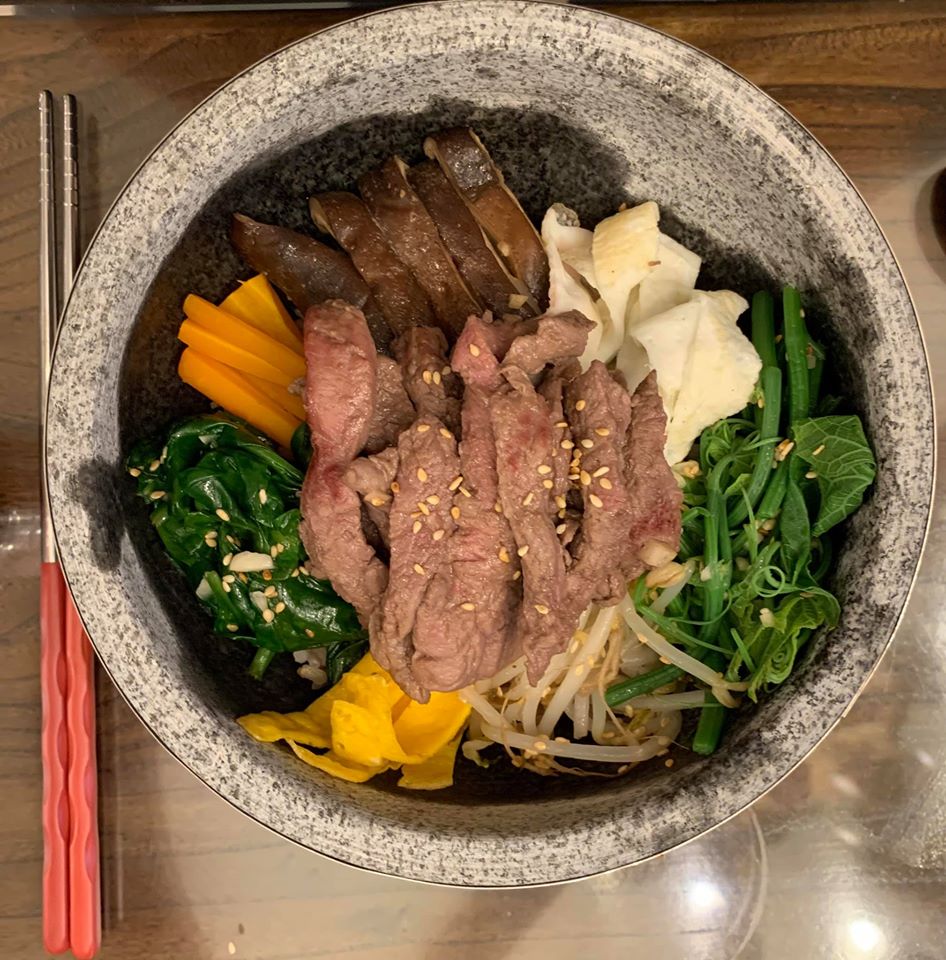 還沒淋上醬汁的樣子，挺美的。