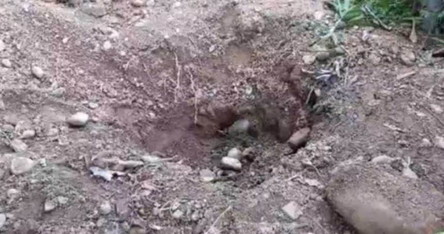 4歲彭姓女童遭母親及37歲的同居人陳男凌虐致死,棄屍在陳男老家南投市和名間鄉交界的八卦山區。(翻攝畫面)