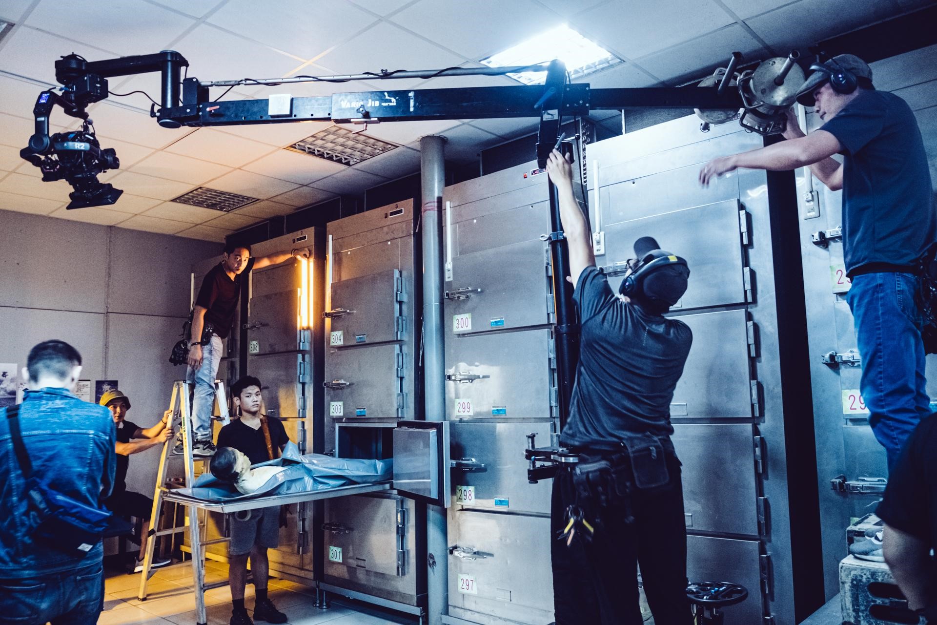 台中殯儀館第一次把冰櫃清空出借，讓劇組實地拍攝。    （華影國際提供）