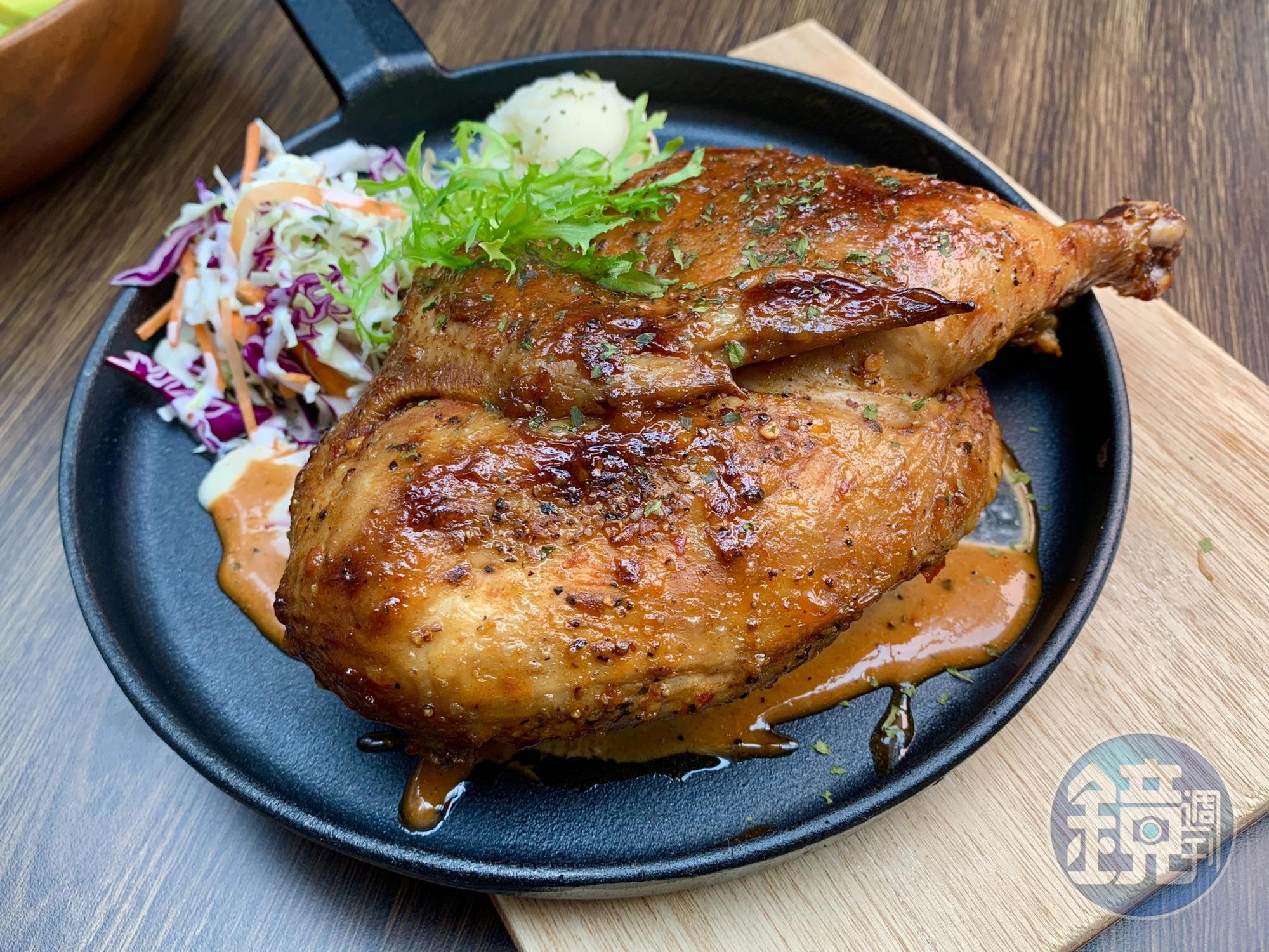 「阿拉巴馬白醬烤半雞」肉質鮮嫩有香料氣息,醬汁風味有酸有辣。(420元/份)