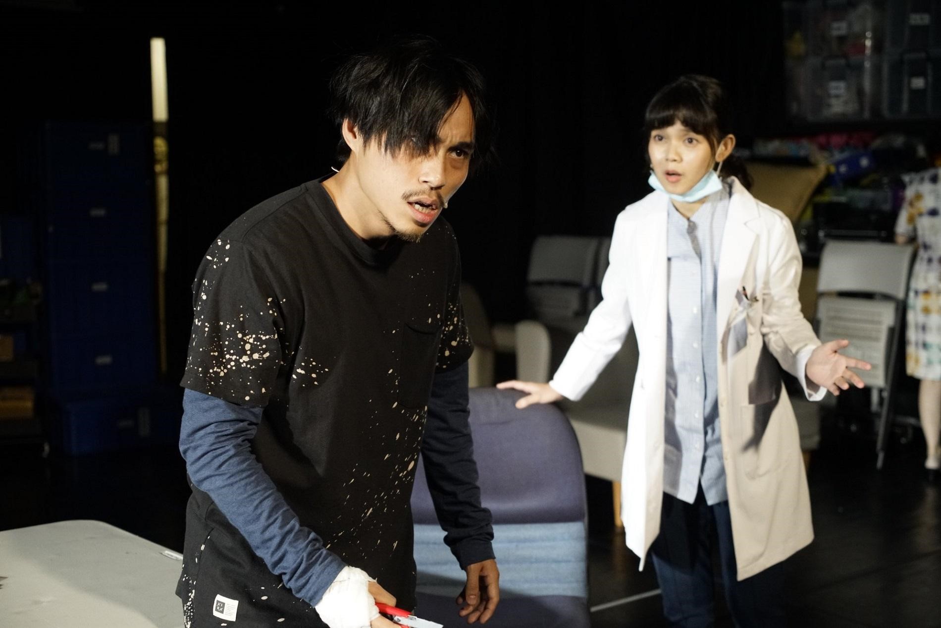 《我們與惡的距離》劇場版，患有思覺失調症的應思聰（左）令人害怕又心疼。（翻攝自故事工廠臉書）