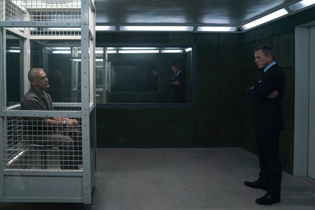 丹尼爾克雷格（右）逼問落網的克里斯多夫華茲（左），是否有更多的陰謀內幕。（UIP提供）