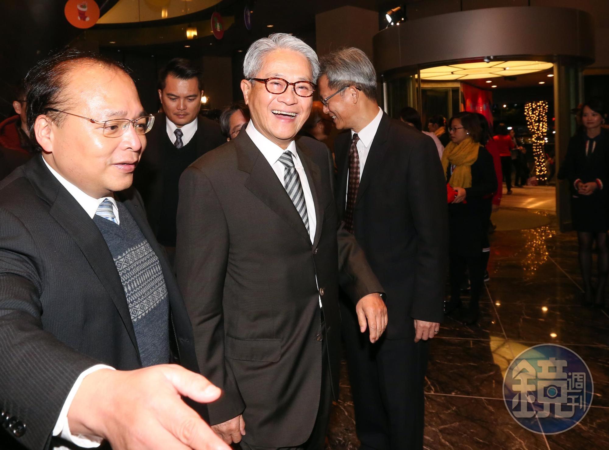 吳東亮近來積極拜訪行政院和財政部,表態願出售彰銀。