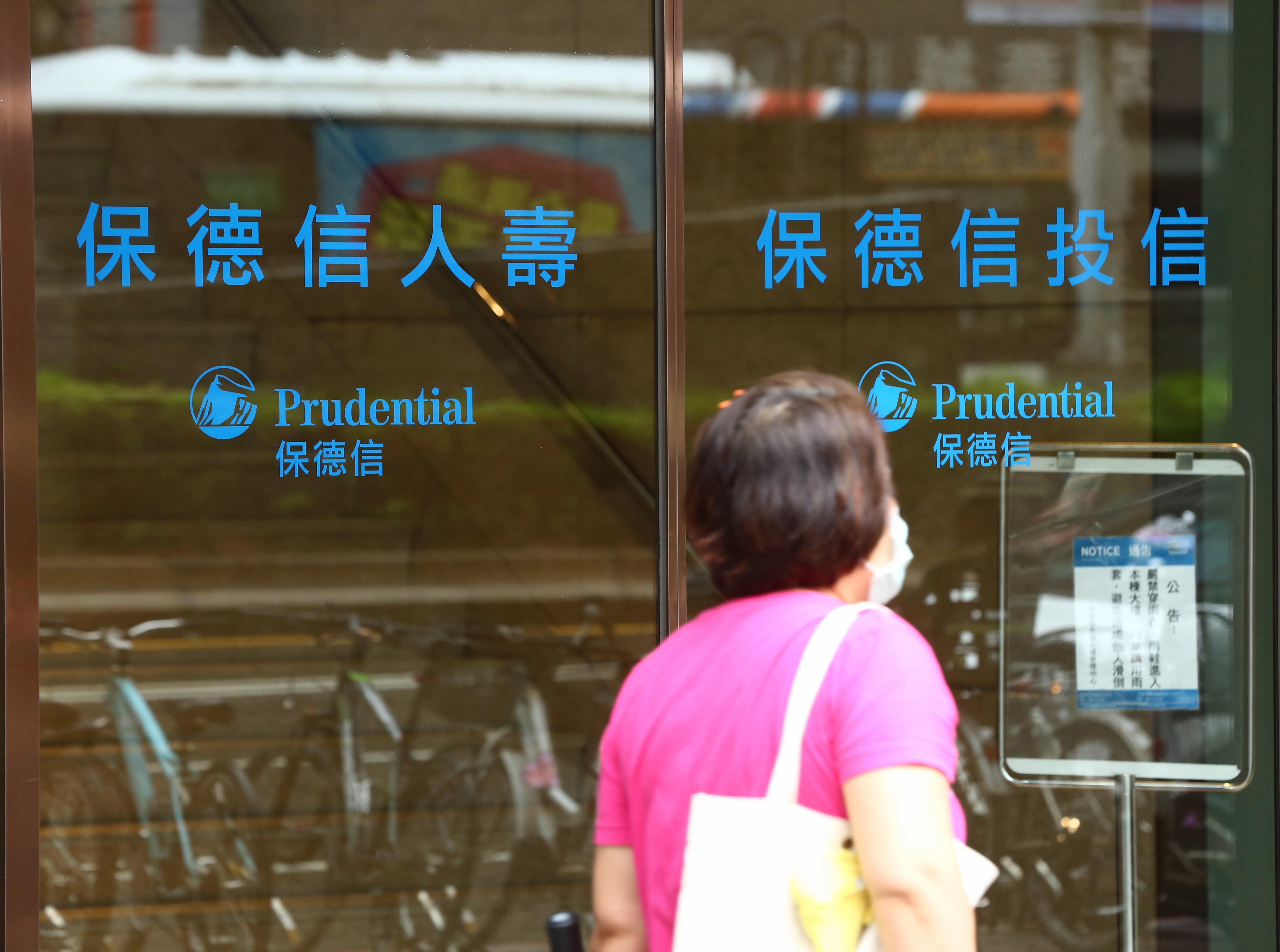 吳東亮為趕在年底前成功收購保德信人壽,近來積極替政府想解套方案。