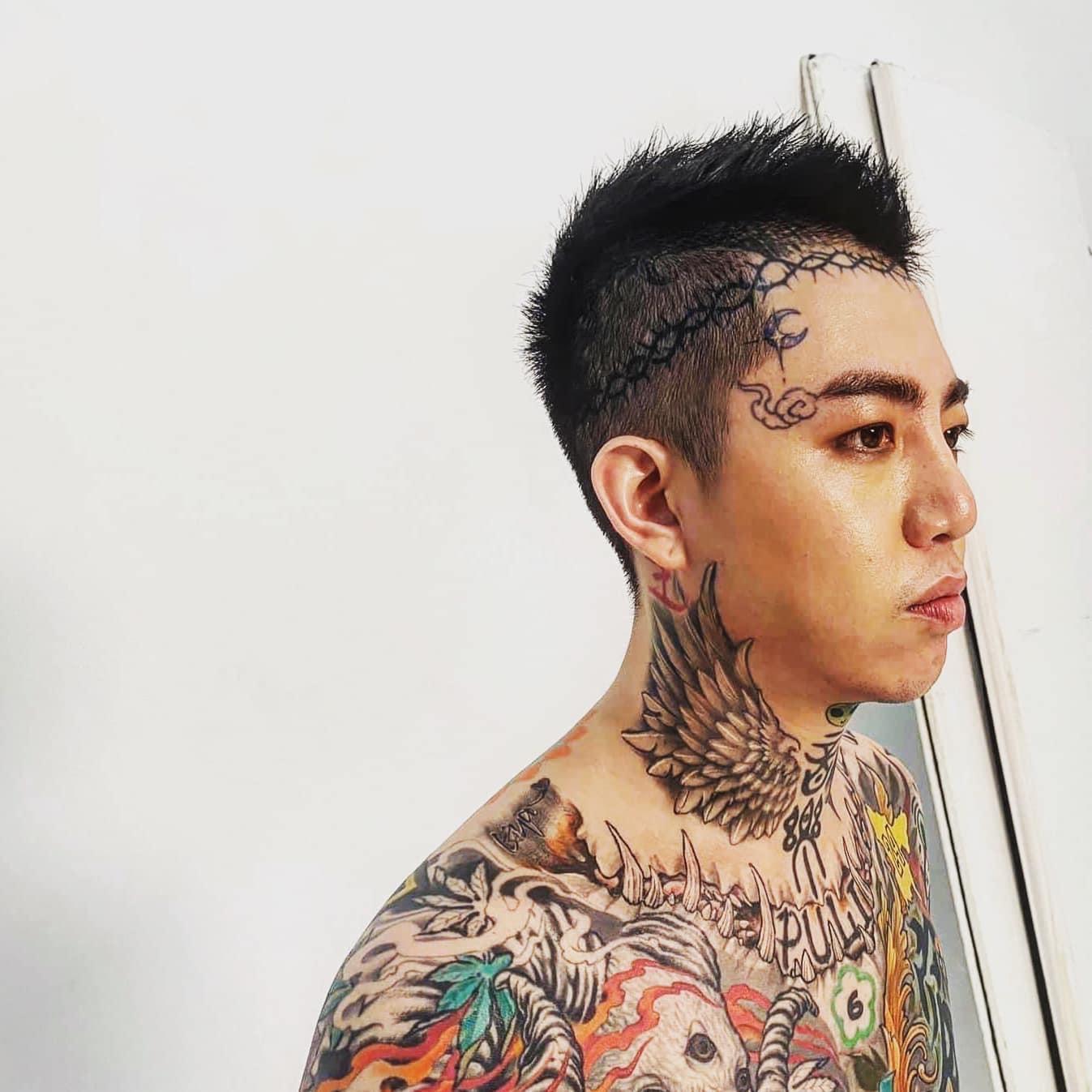 謝和弦認為人長大就是為了替小時候的自己爭一口氣,希望自己死後能留輝煌事蹟給後人探聽。(翻攝自謝和弦臉書)