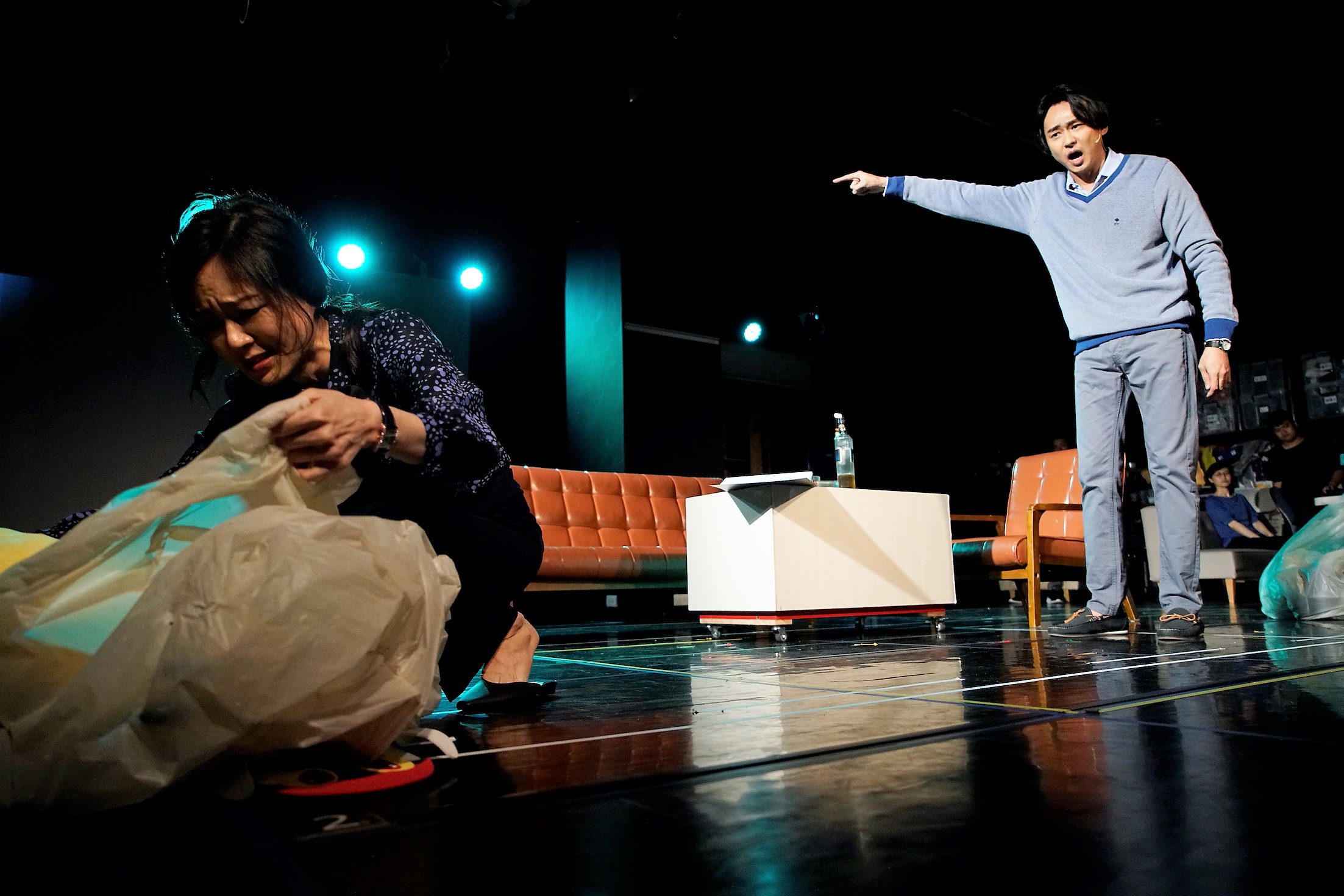尹馨（左）與狄志杰（右）上演夫妻失和，私下的狄志杰與老婆顏嘉樂卻鮮少爭吵。（故事工廠提供）