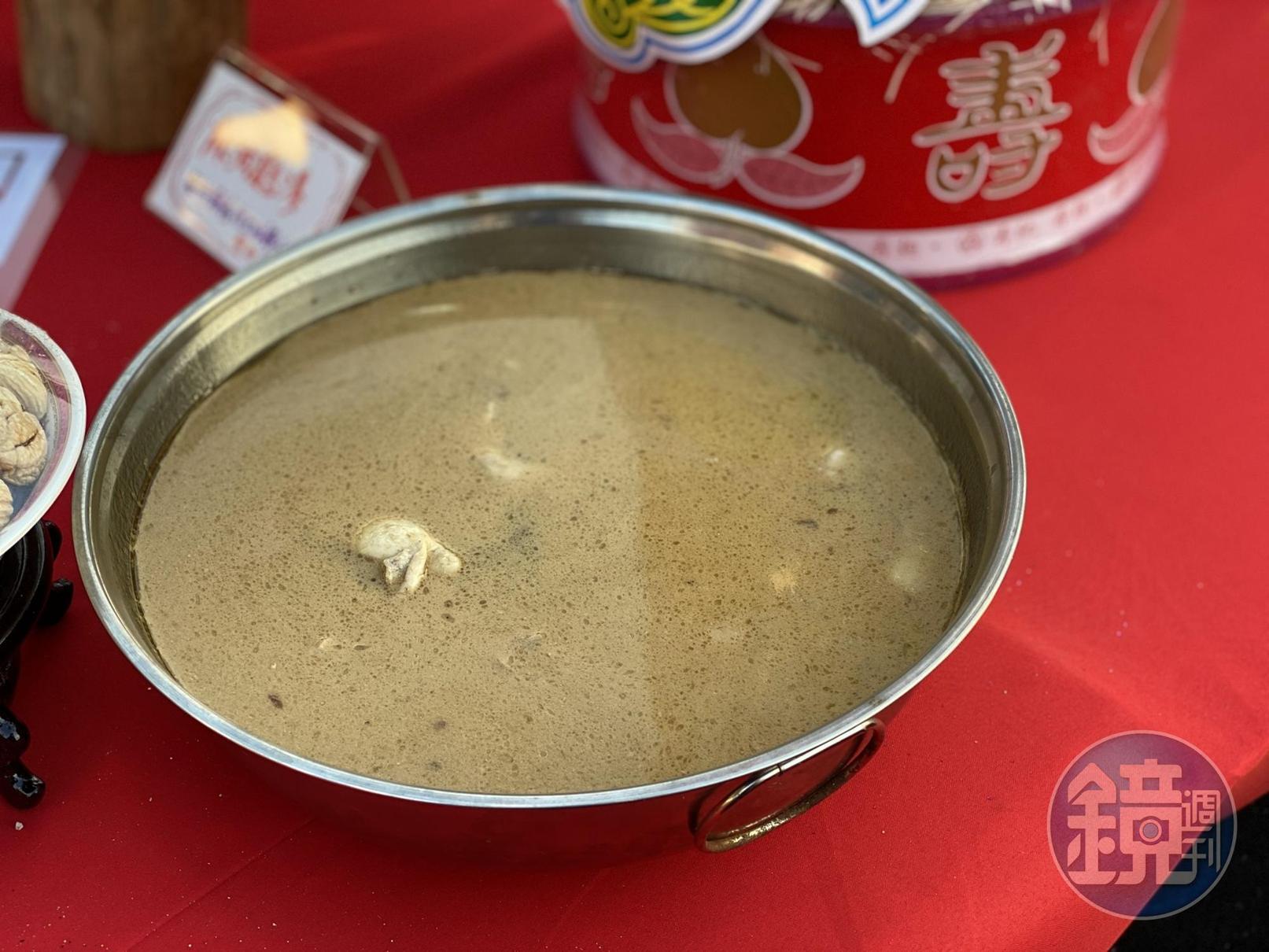 麻油雞湯，給難產而亡之婦女。