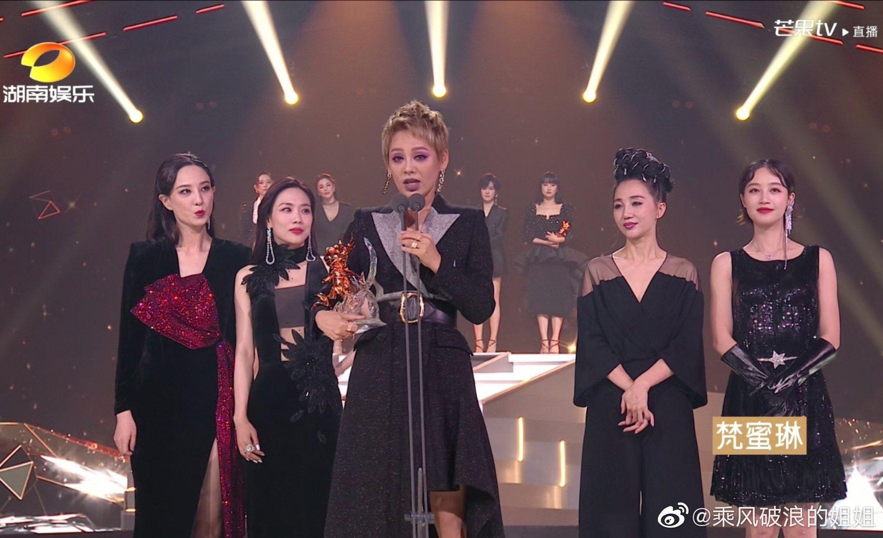 48歲的大陸女星寧靜在《乘風破浪的姐姐》選秀獲得320餘萬票成為C位出道的冠軍,但她卻公開表示不想出道。(《乘風破浪的姐姐》官博)