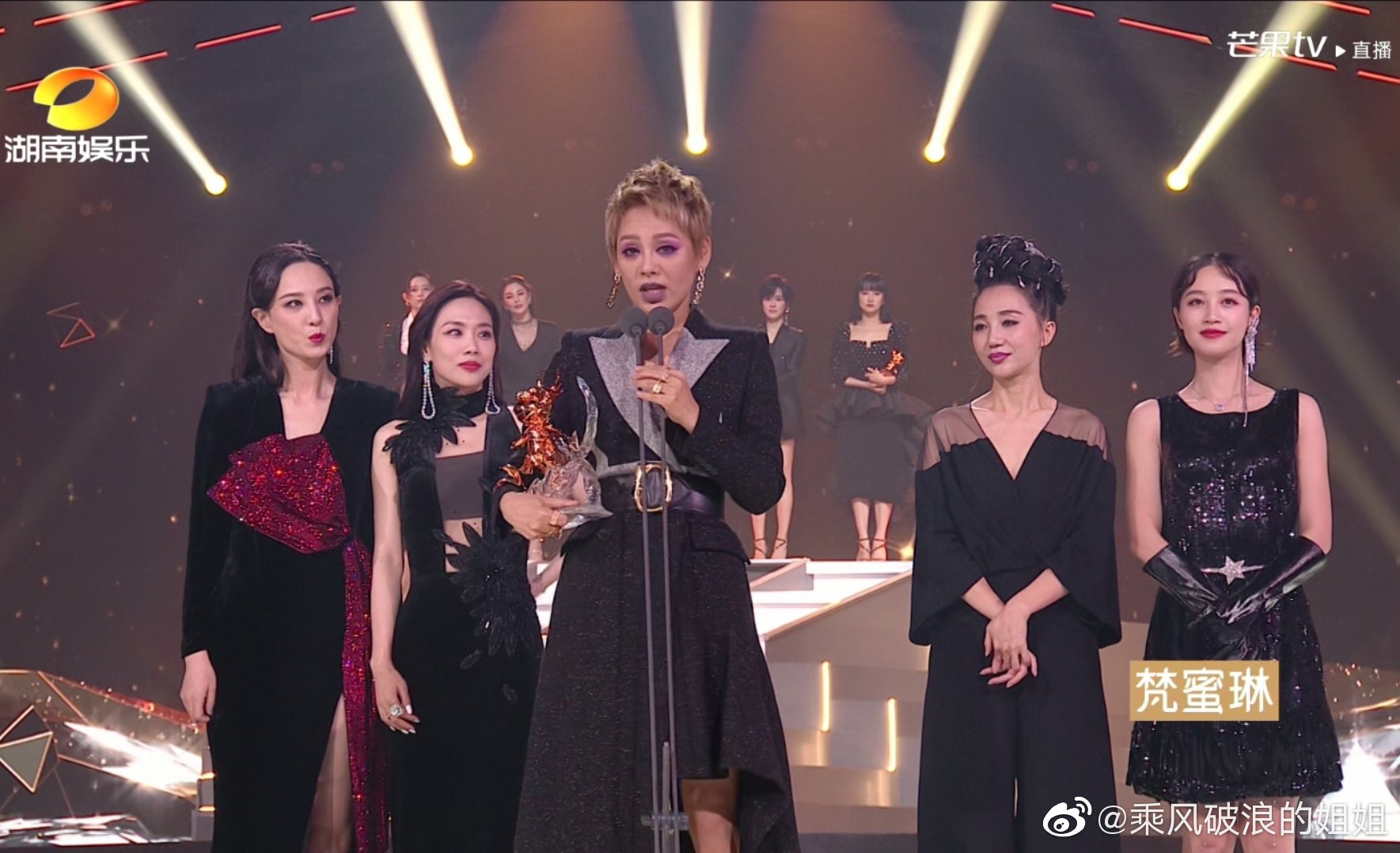 48歲的大陸女星寧靜在《乘風破浪的姐姐》選秀獲得320餘萬票成為C位出道的冠軍，但她卻公開表示不想出道。（《乘風破浪的姐姐》官博）