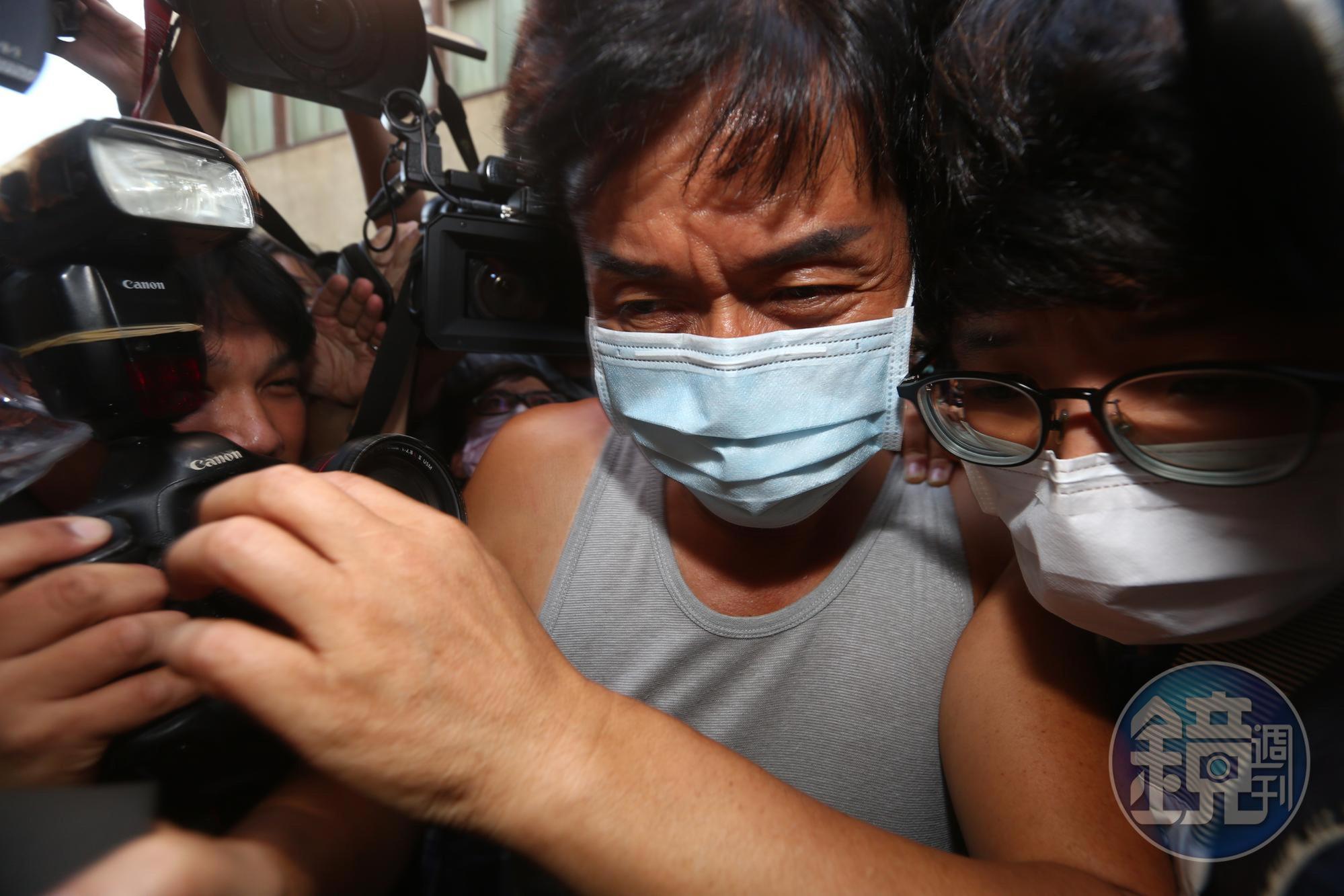 加利科技公司負責人林明進涉犯刑法詐欺及妨害農工商等罪,今凌晨移送林明進前往士林地檢署複訊,訊後諭知350萬元交保。