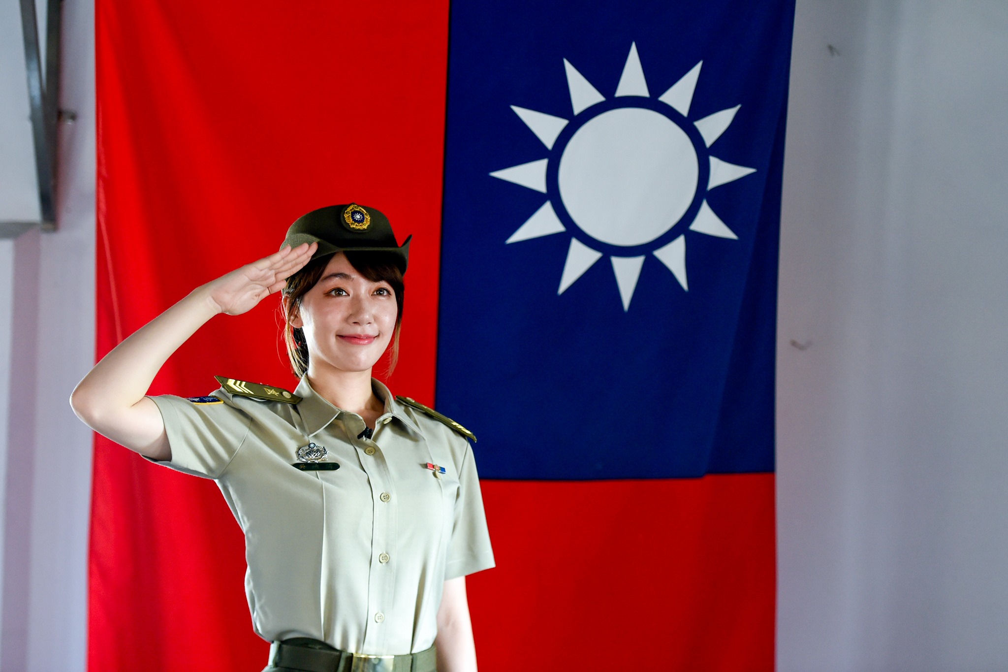 泱泱姿勢標準,讓粉絲紛紛大讚又帥又美。(圖片截自木曜4超玩臉書)