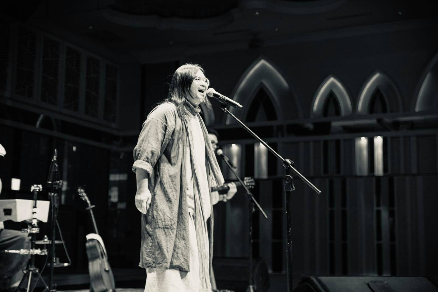 嚴詠能在舞台上突然昏迷倒下，緊急送醫後仍宣告不治，享壽50歲。（翻攝自陳柏惟臉書）