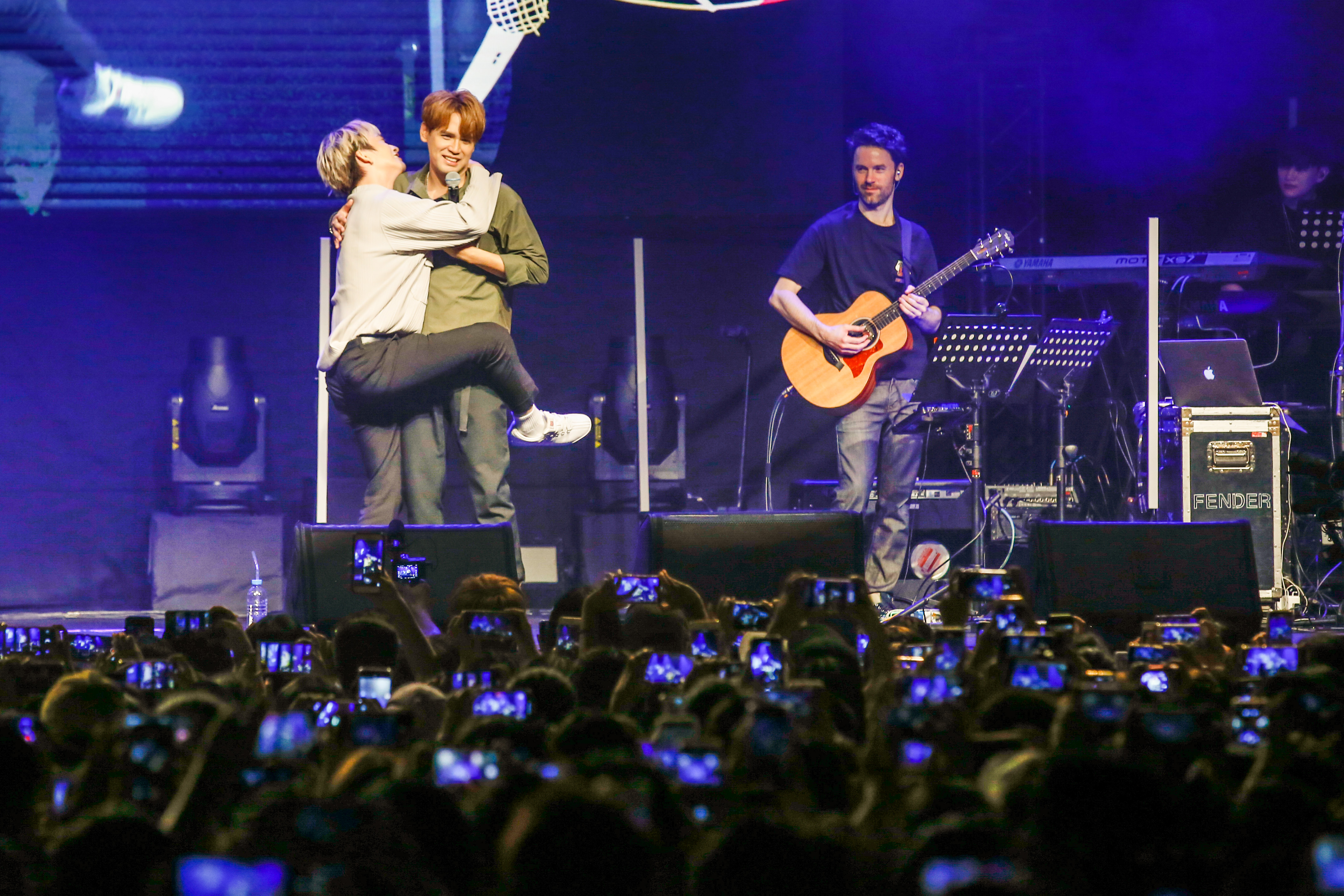 陳零九開唱，好兄弟邱鋒澤（左）擔任演唱會嘉賓，「九澤CP」合體讓粉絲尖叫。