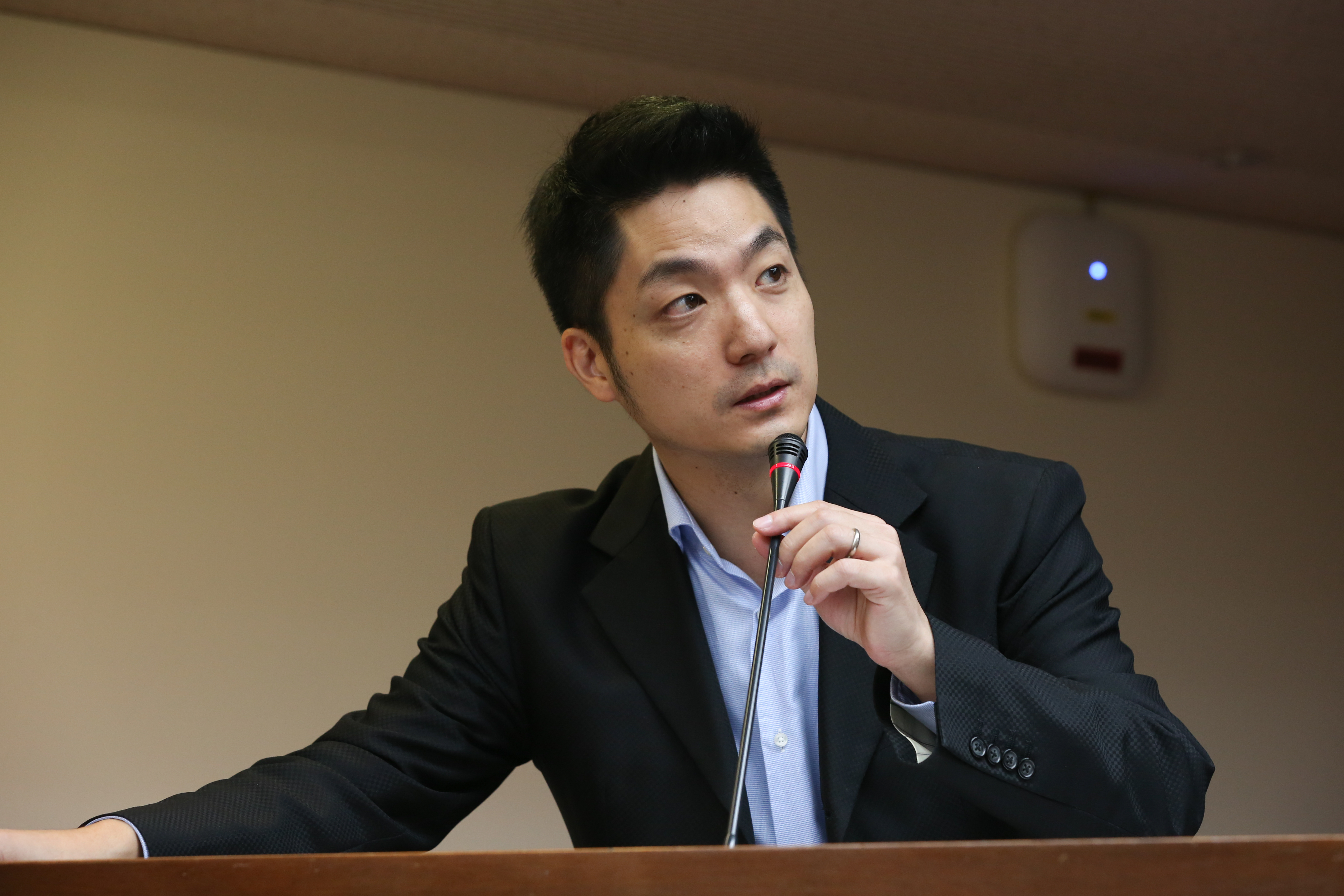 面對2022是否參選台北市長一事，蔣萬安稍早回應表示，現階段「仍以立法院為重心！」（本刊資料照）