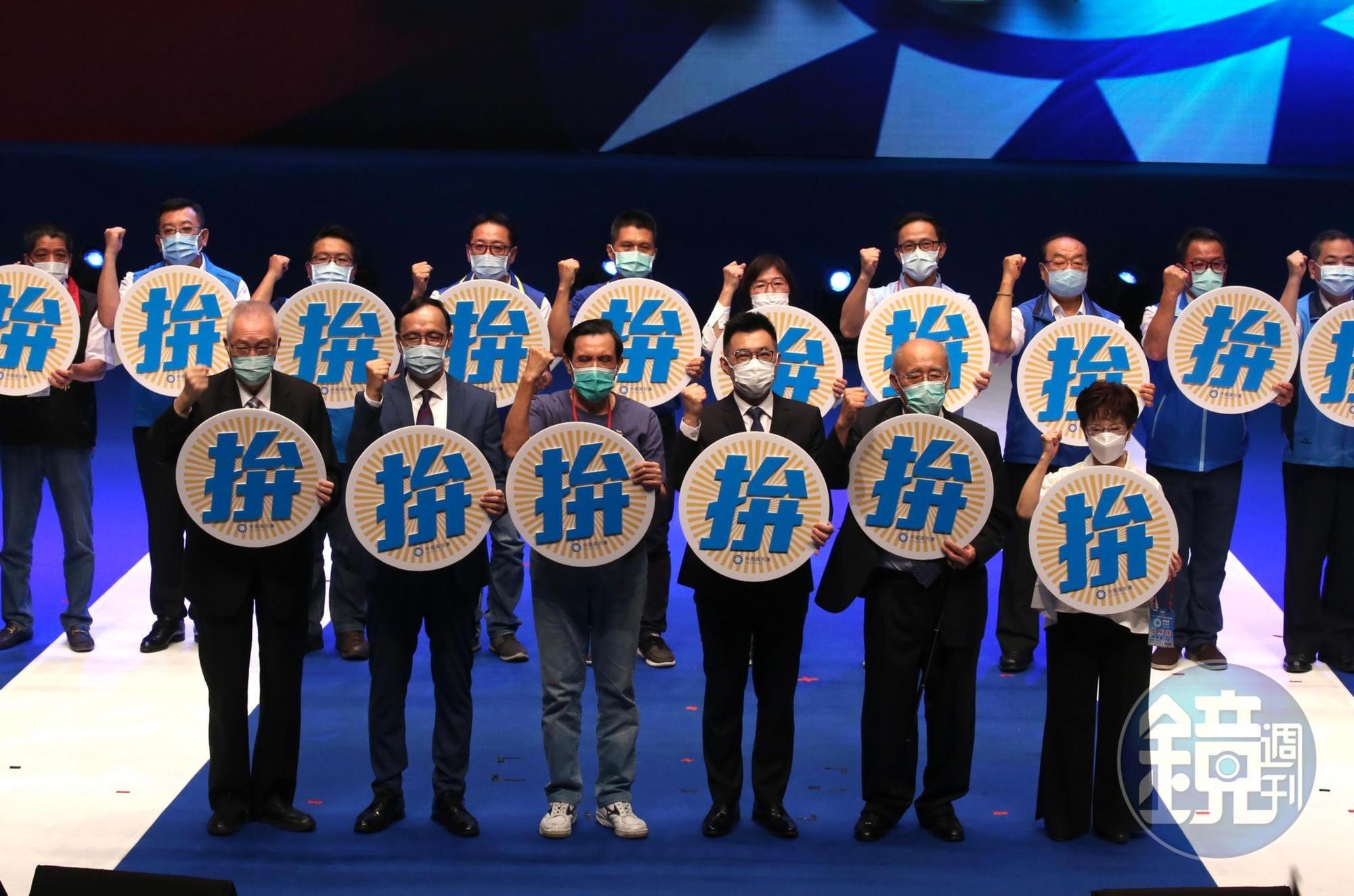 國民黨今舉行全代會,與會的台北市黨部主委黃呂錦茹意外拋出震撼彈,指立委蔣萬安已表態會參選下屆台北市長。