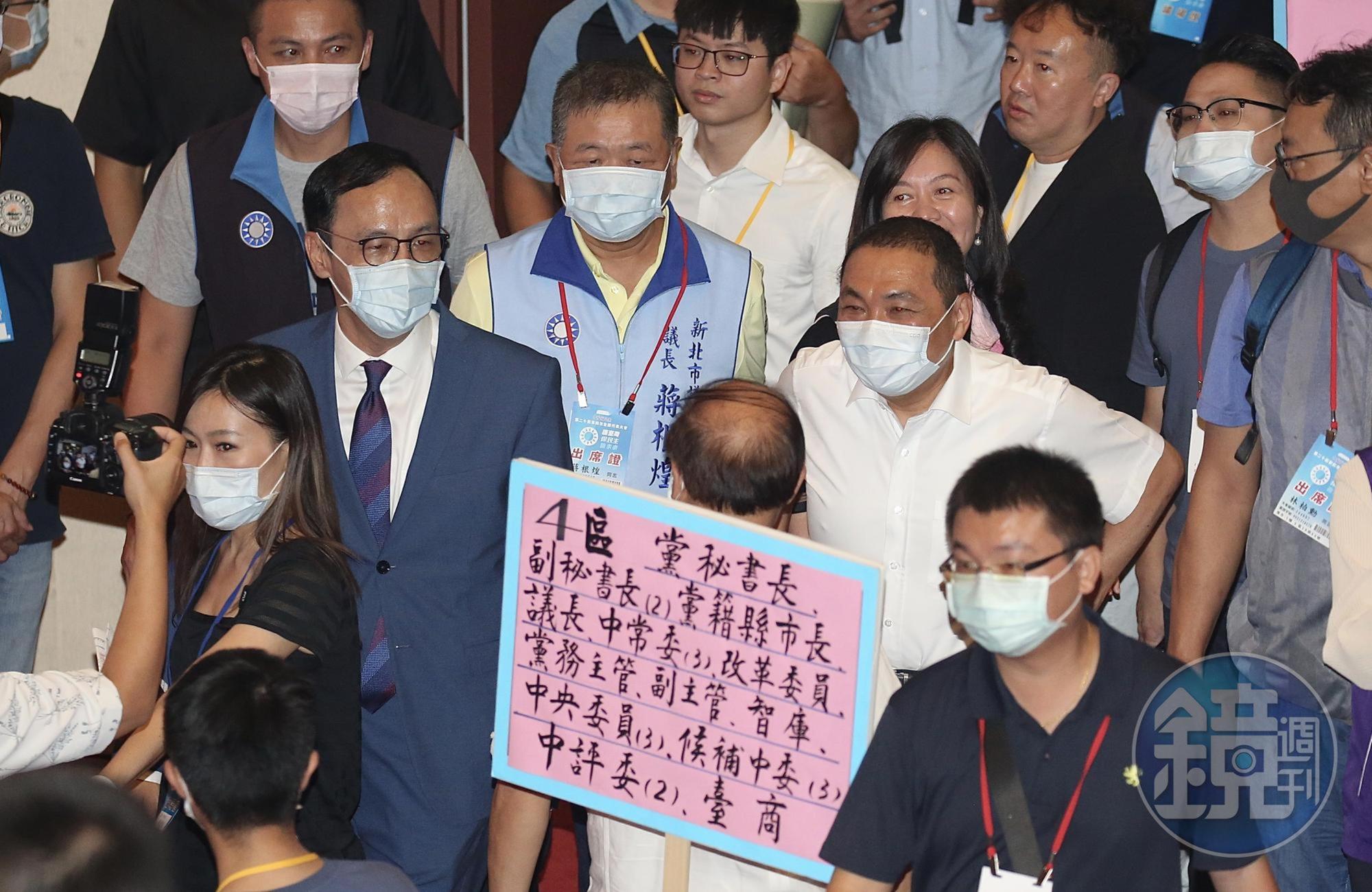 國民黨今召開全代會,新北市長侯友宜在黨主席江啟臣致詞完畢後,就匆匆離開現場,也沒出席反瘦肉精食安公投記者會。
