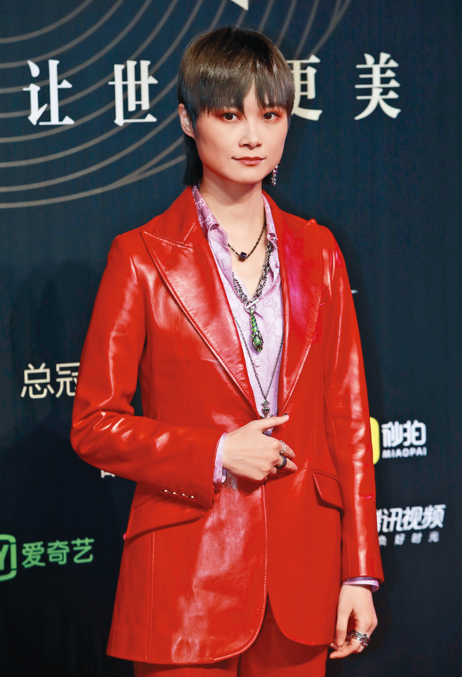 李宇春2005年從《超級女聲》選秀奪冠出道,至今(圖)形象丕變,15年來人氣不墜,也帶動大陸粉絲對本土偶像崇拜風氣。(東方IC)