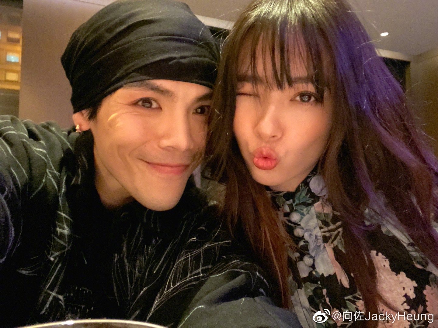 向佐與郭碧婷婚後遲遲未登記，遭疑2人感情生變。（翻攝自向佐微博）