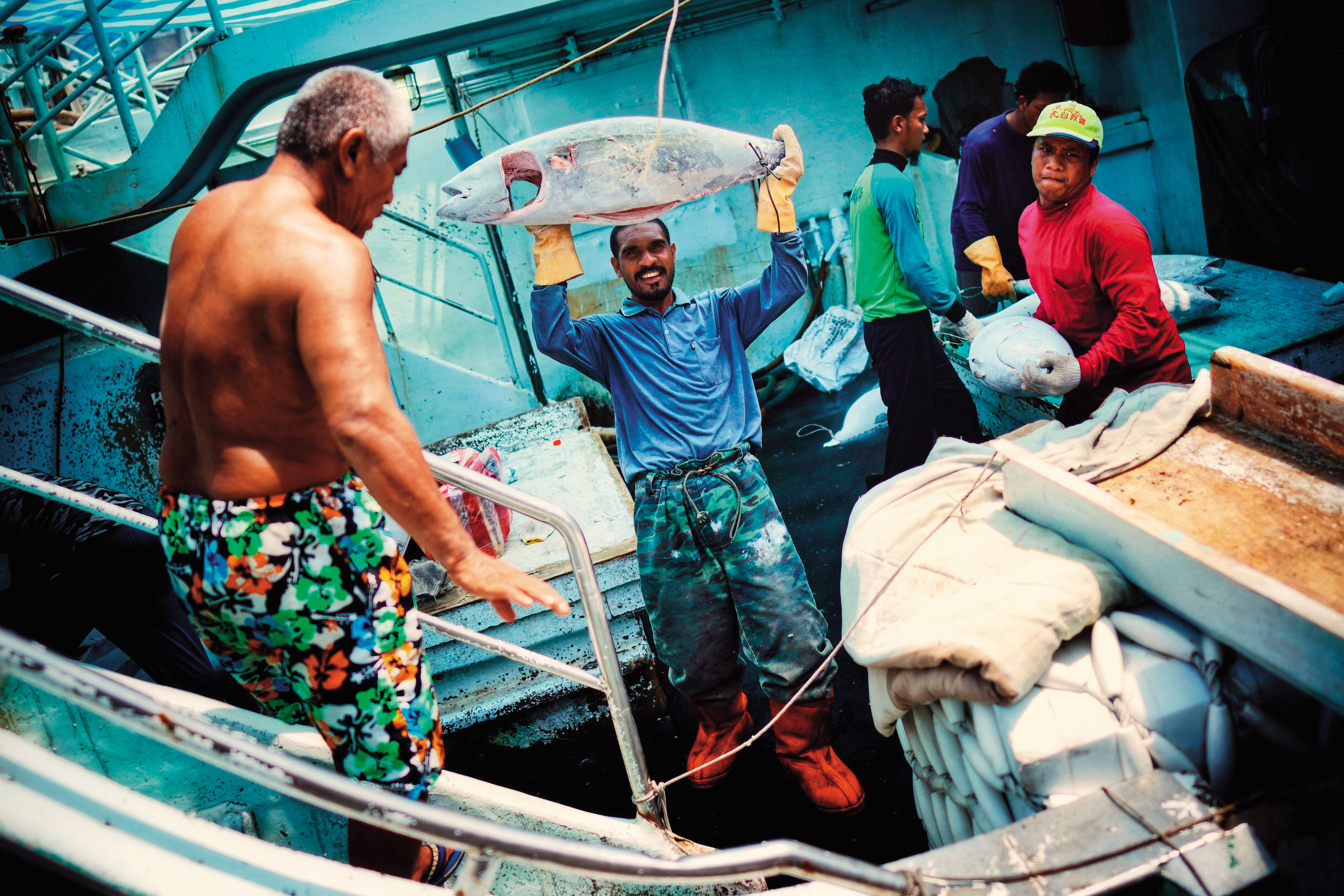 大旺號上的印尼漁工離船後，發現因主動解約，保證金全被扣除，再扣掉機票等費用，不僅3個月薪水一毛沒拿，還反而欠債。（示意畫面，圖非當事人）