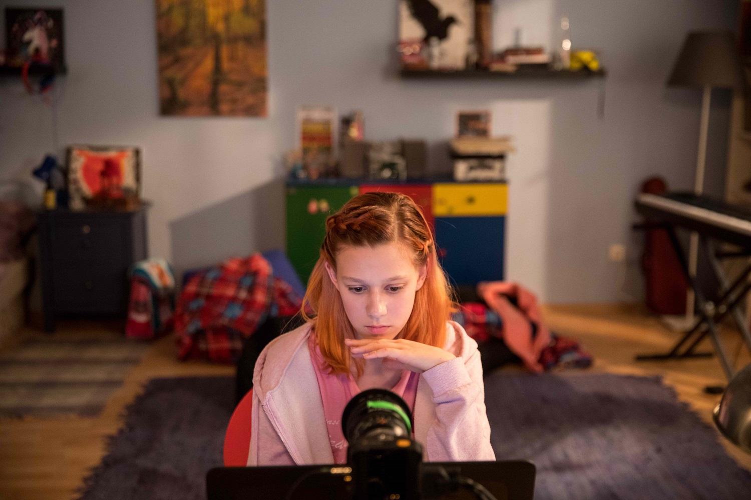捷克紀錄片《我12歲,你介意嗎?》找人假扮12歲少女,看能在網路上吸引多少變態前來搭訕,結果出乎意料,讓人看了觸目驚心。(高雄電影節提供)
