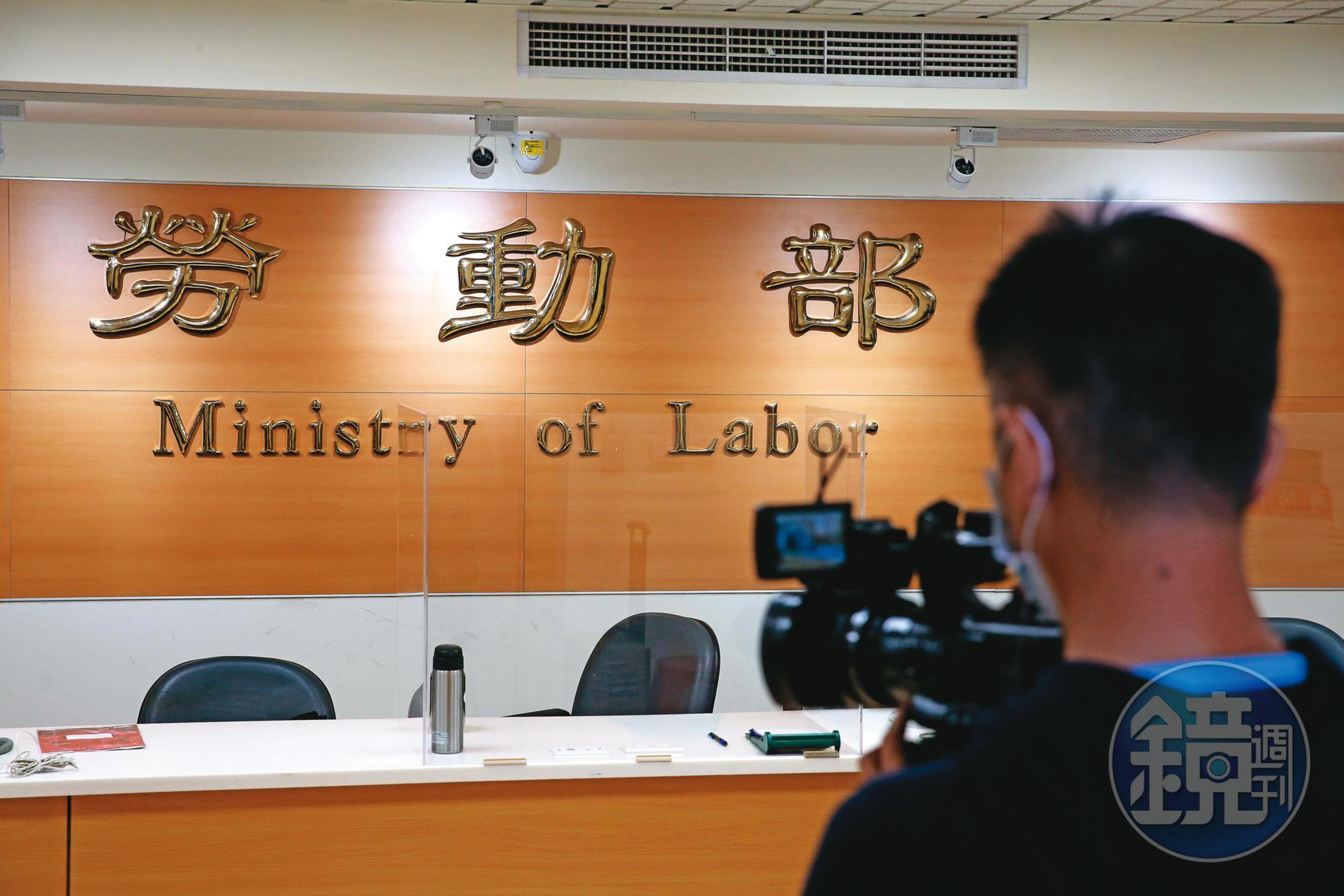 改革年金連方案都還沒推出,就先祭出預定刪砍額度。勞動部若不改這態度,必有苦頭好吃,等著退休勞工鬧大街。