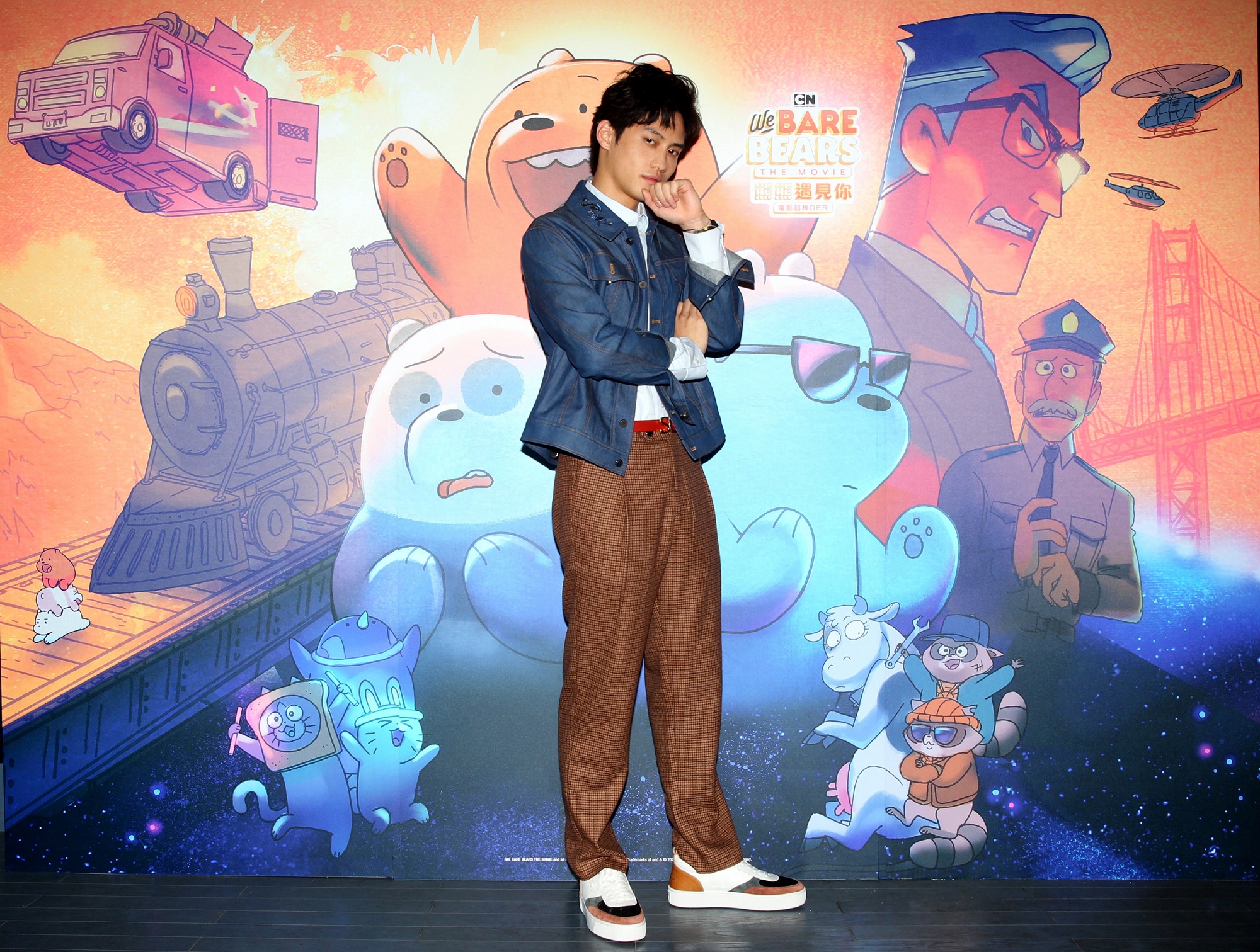范少勳為卡通頻道原創電影《熊熊遇見你電影超棒DER》配音，獻聲「查個毛警探」一角。（卡通頻道提供）